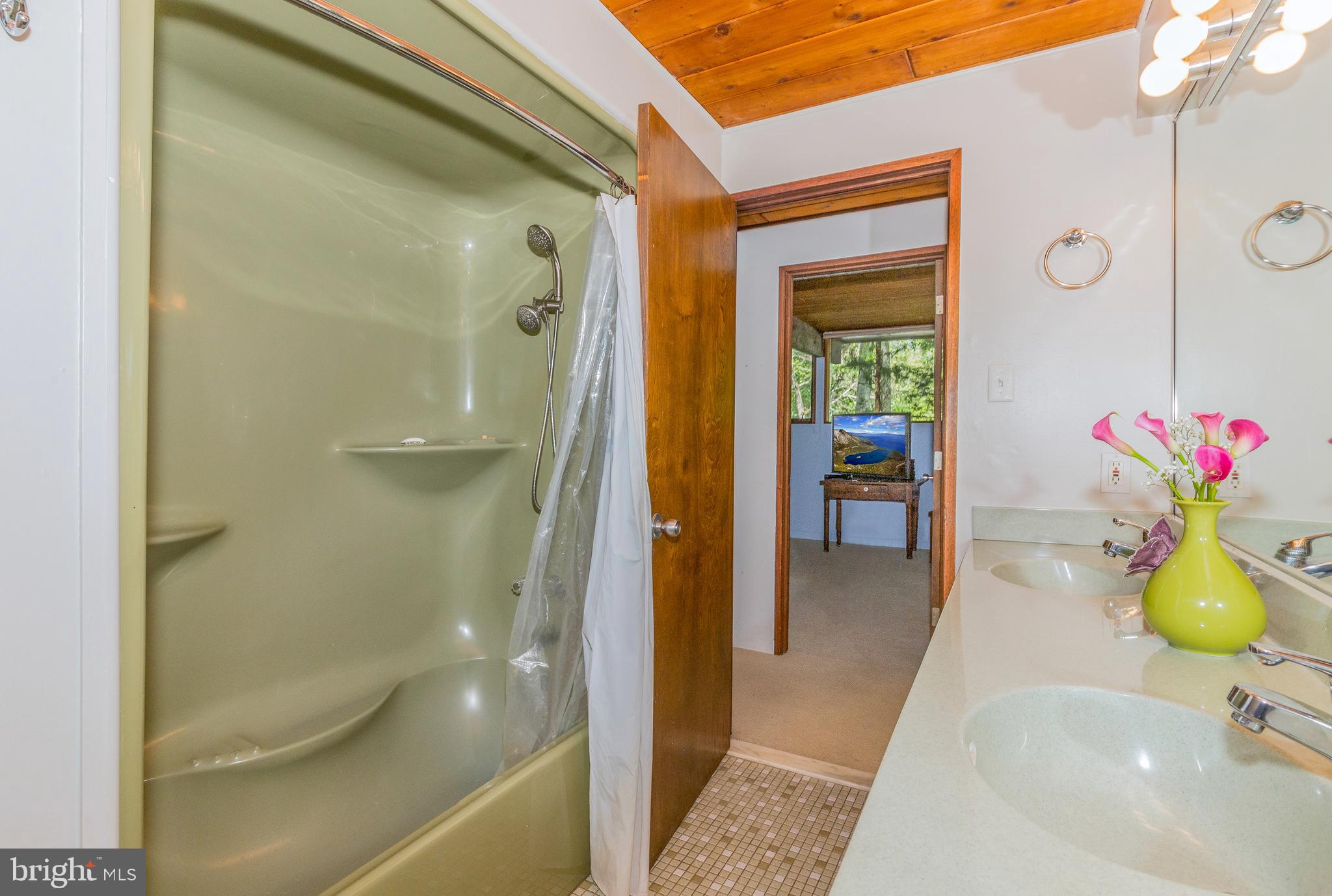 SUNRISE BEACH - Residential