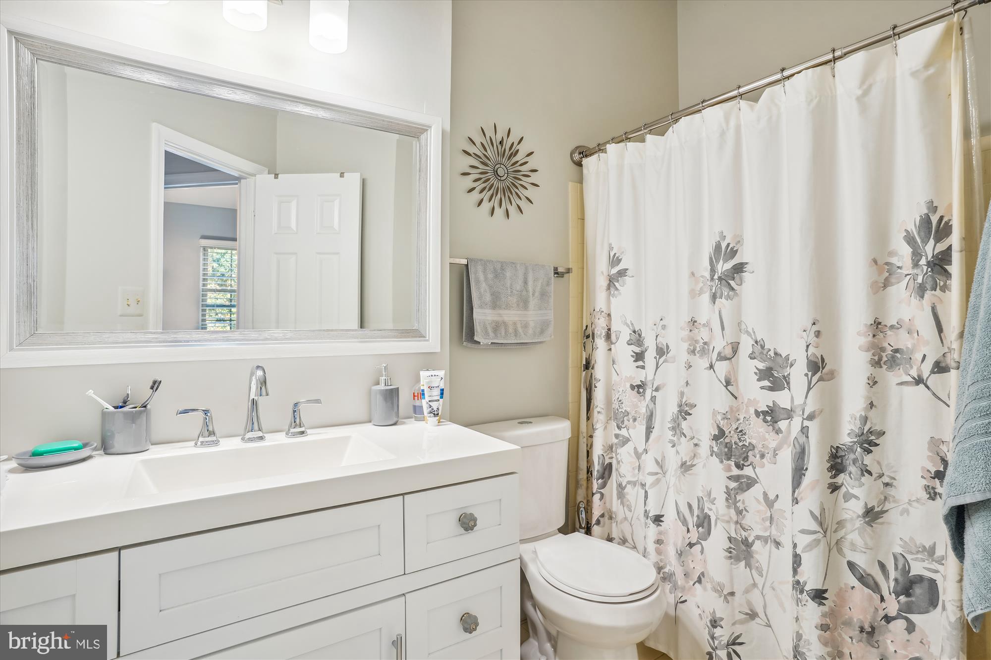 ASHBURN VILLAGE - Residential