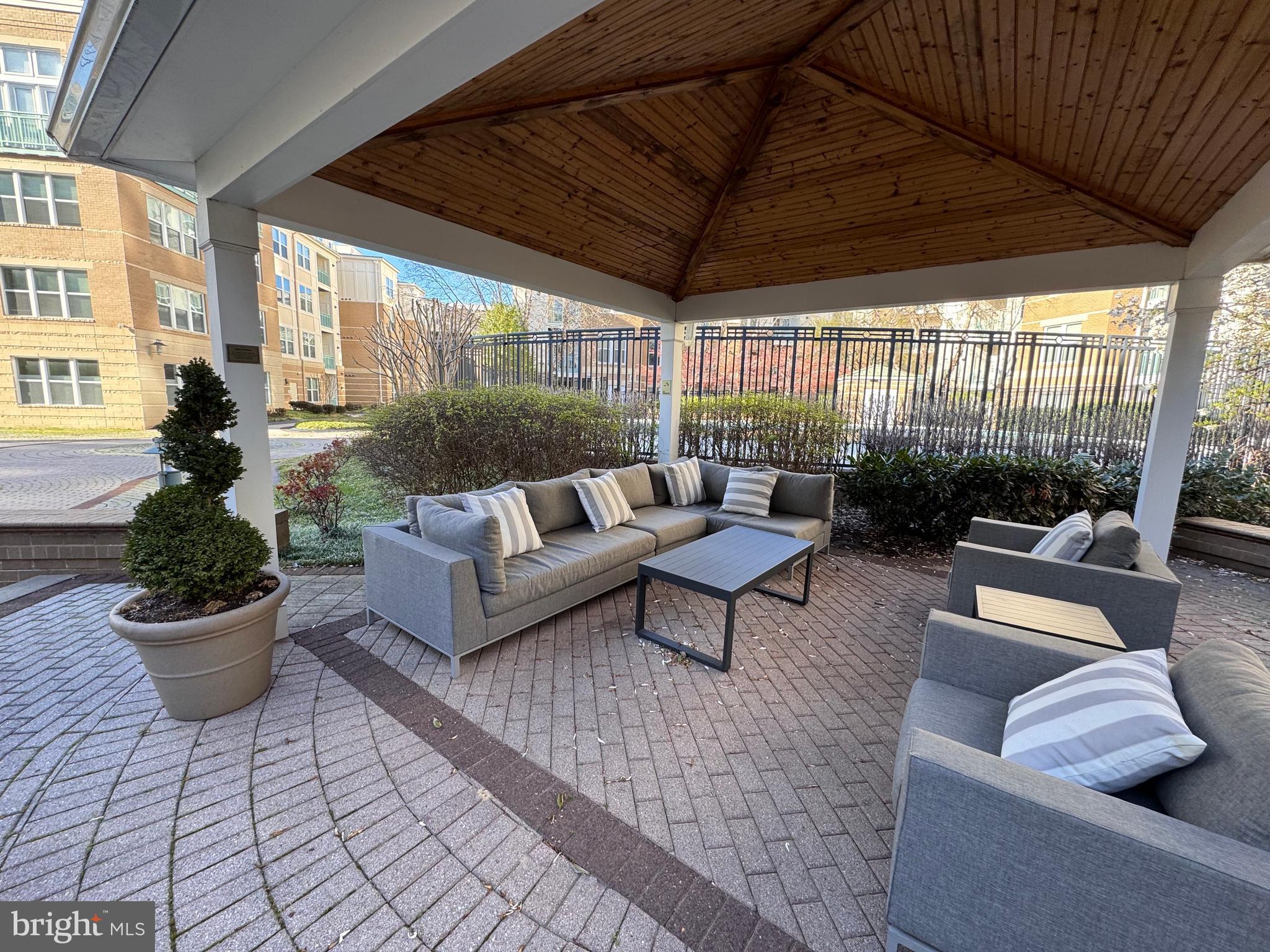 SAVOY AT RESTON TOWN CENTER - Residential