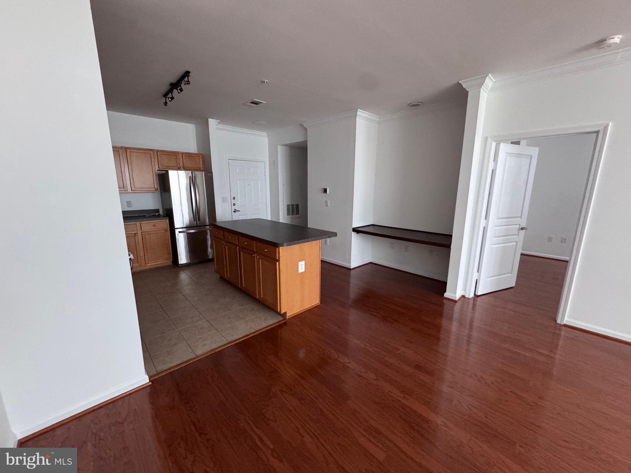 SAVOY AT RESTON TOWN CENTER - Residential