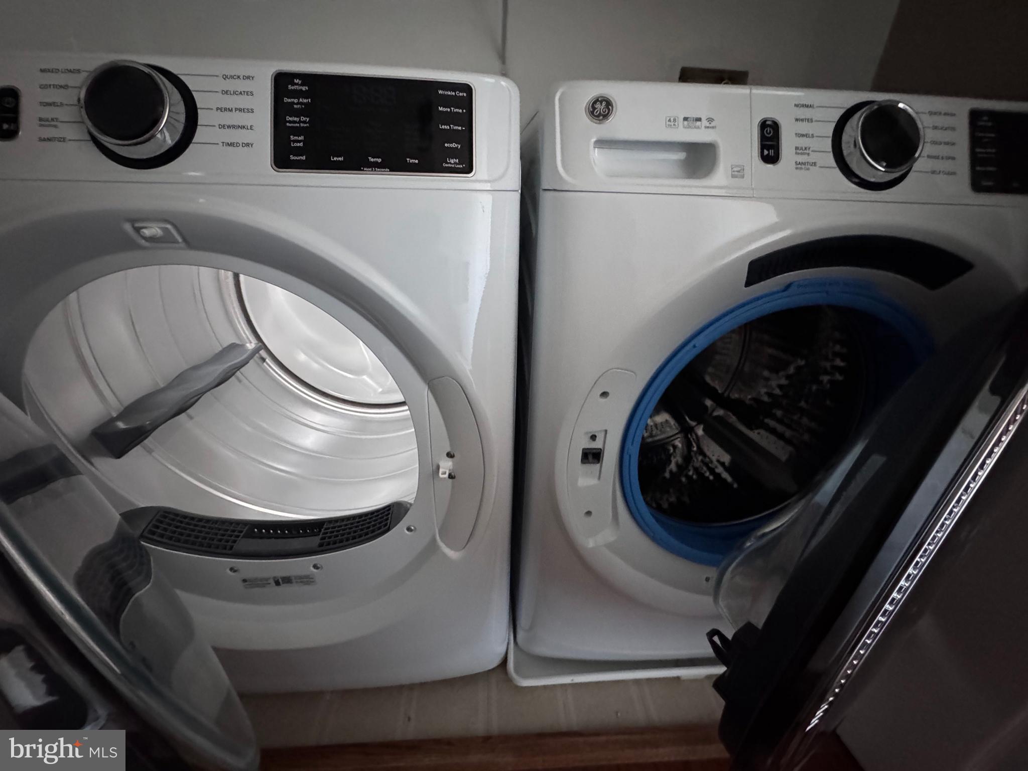 SAVOY AT RESTON TOWN CENTER - Residential