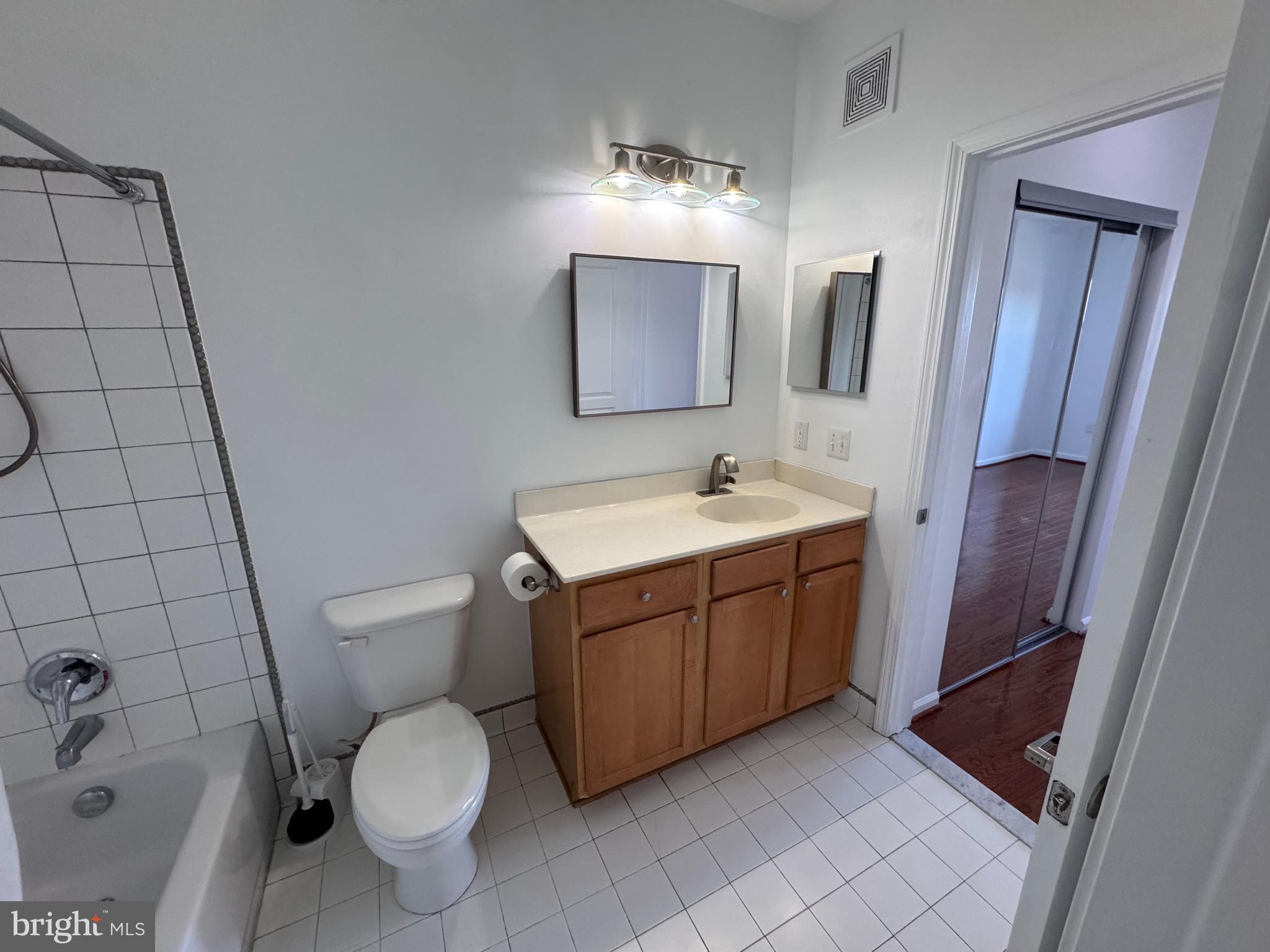 SAVOY AT RESTON TOWN CENTER - Residential