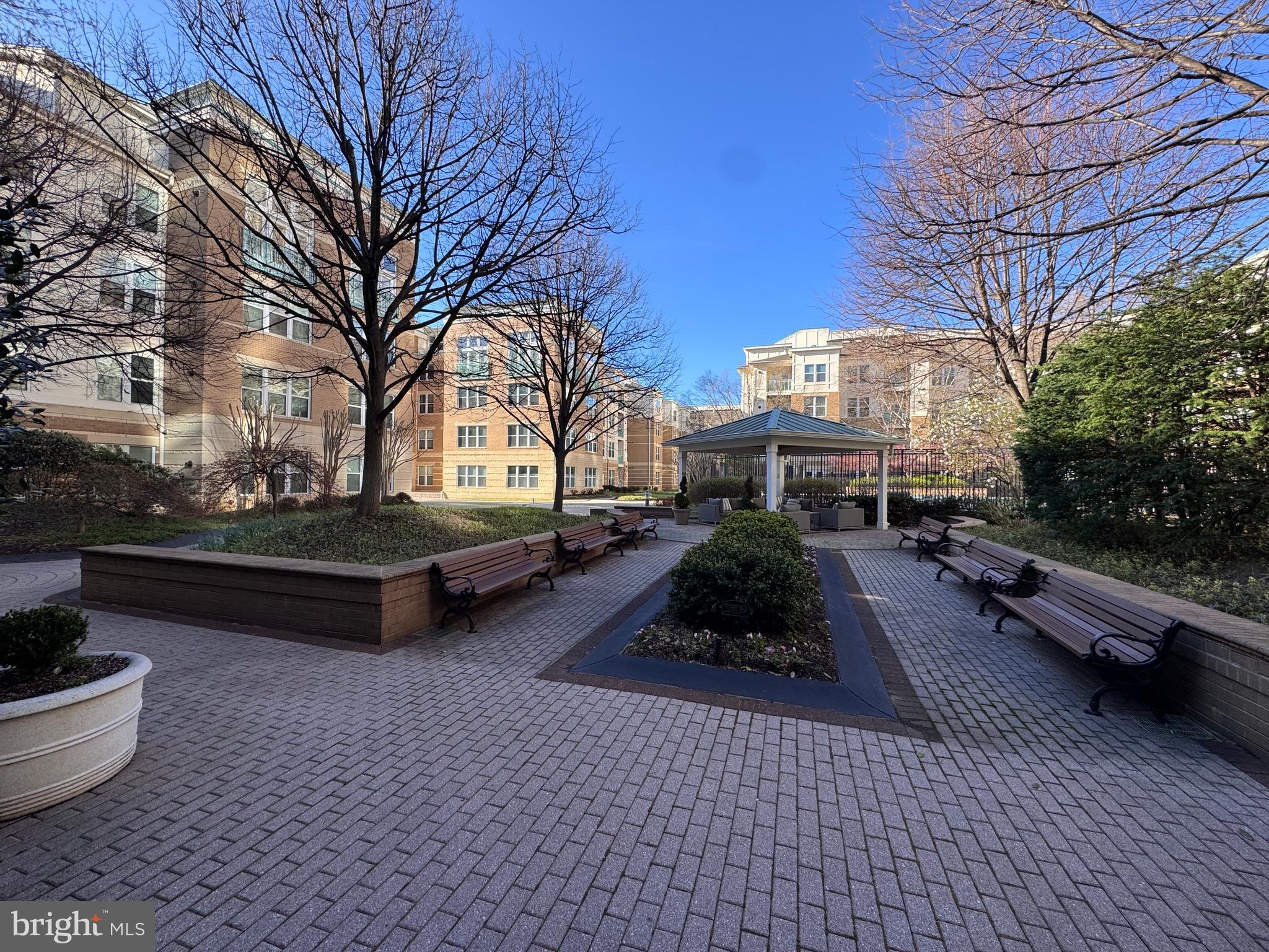 SAVOY AT RESTON TOWN CENTER - Residential