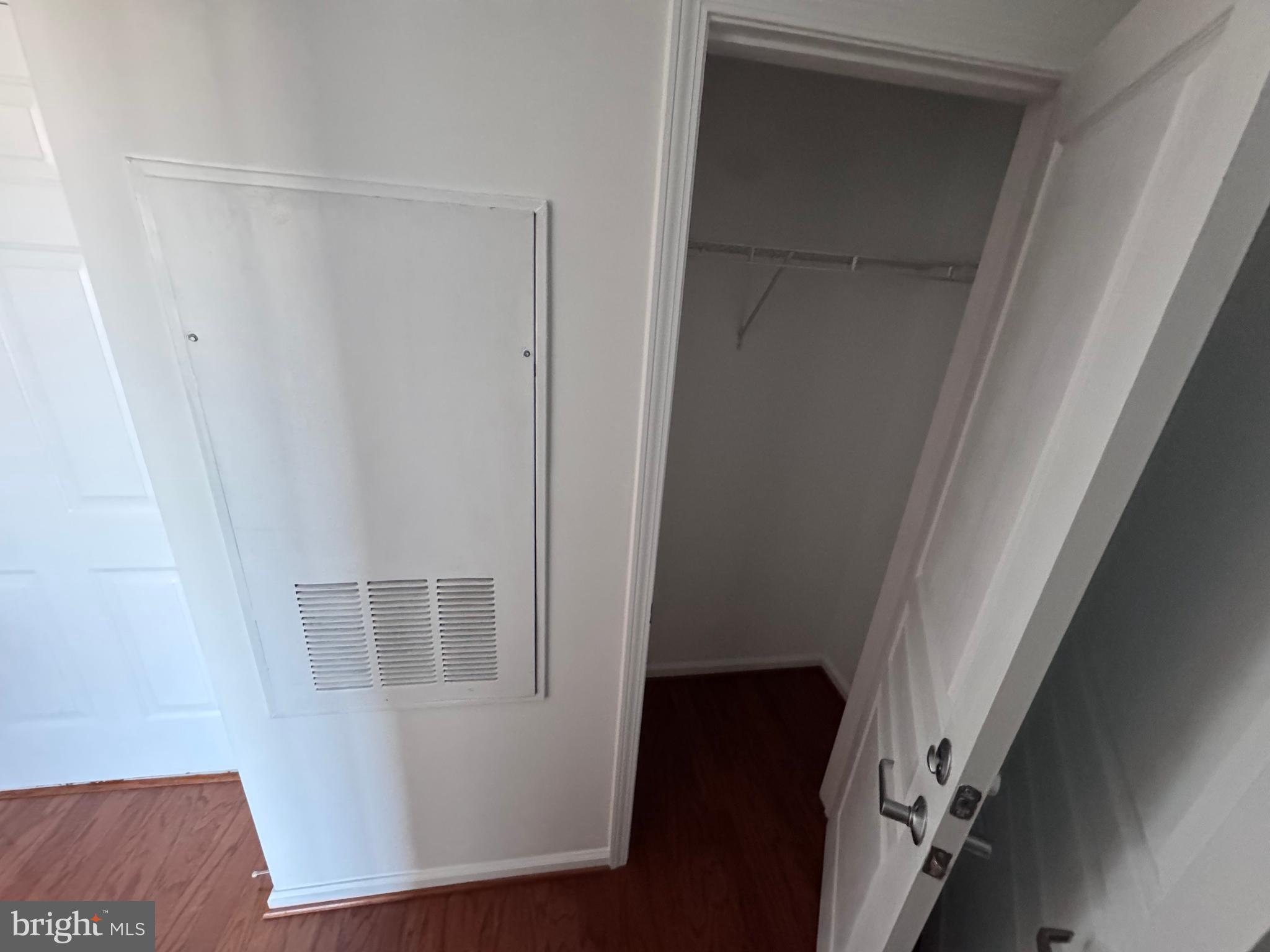 SAVOY AT RESTON TOWN CENTER - Residential