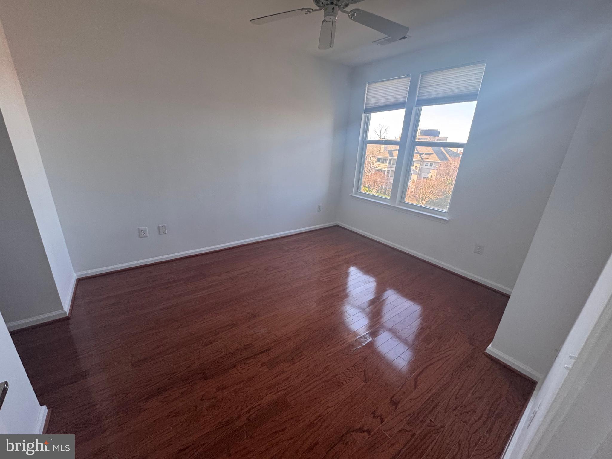 SAVOY AT RESTON TOWN CENTER - Residential