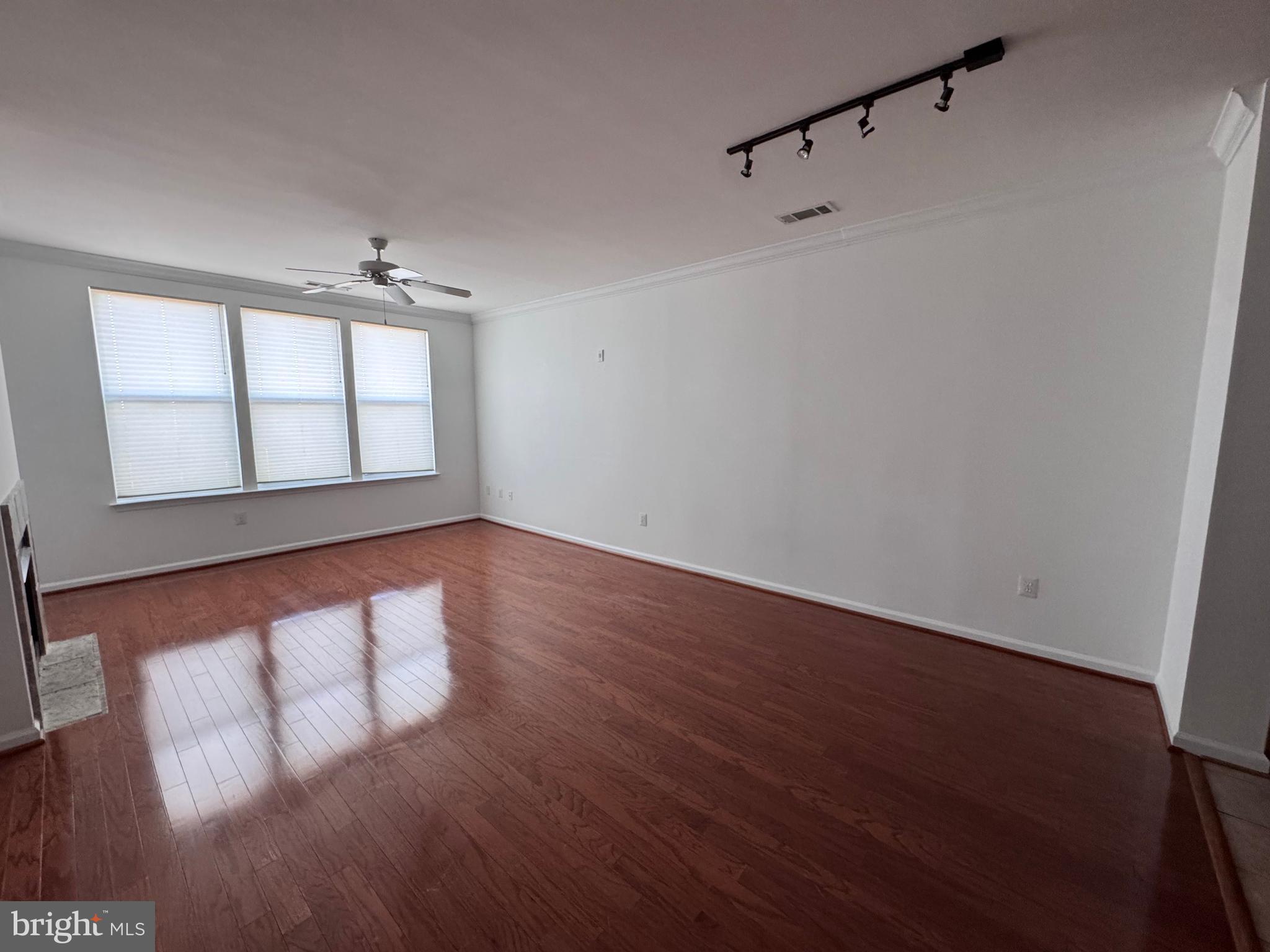 SAVOY AT RESTON TOWN CENTER - Residential