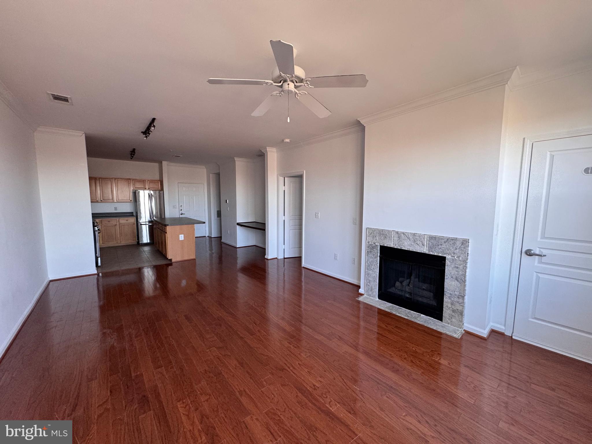 SAVOY AT RESTON TOWN CENTER - Residential