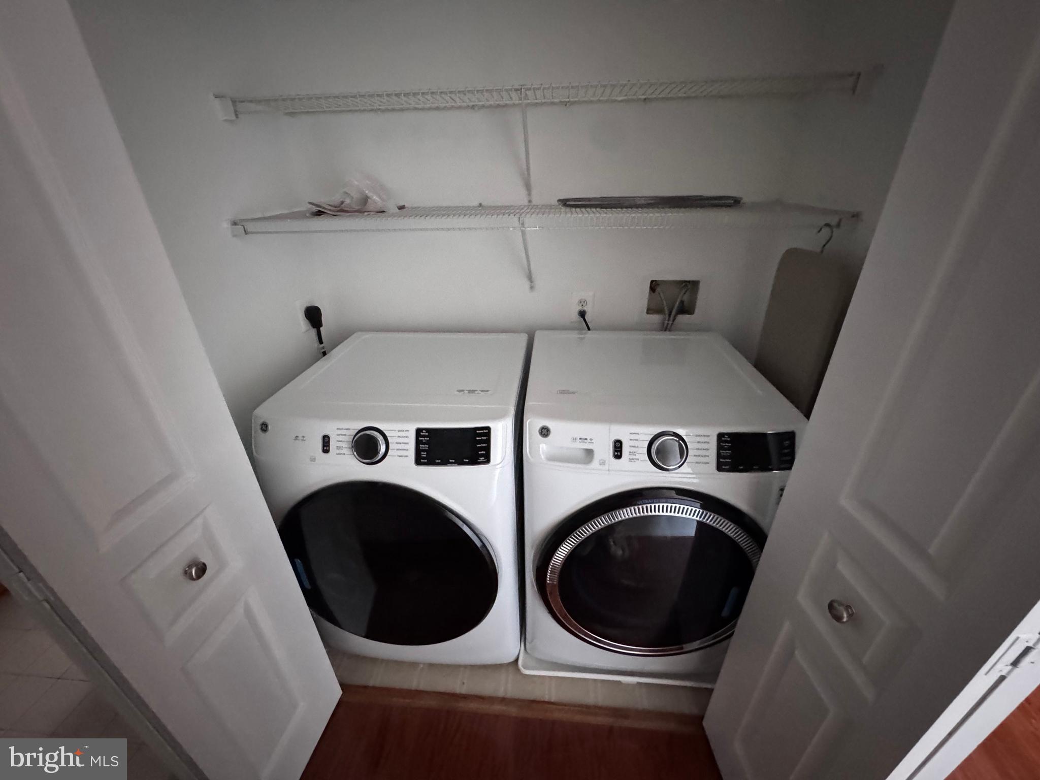 SAVOY AT RESTON TOWN CENTER - Residential