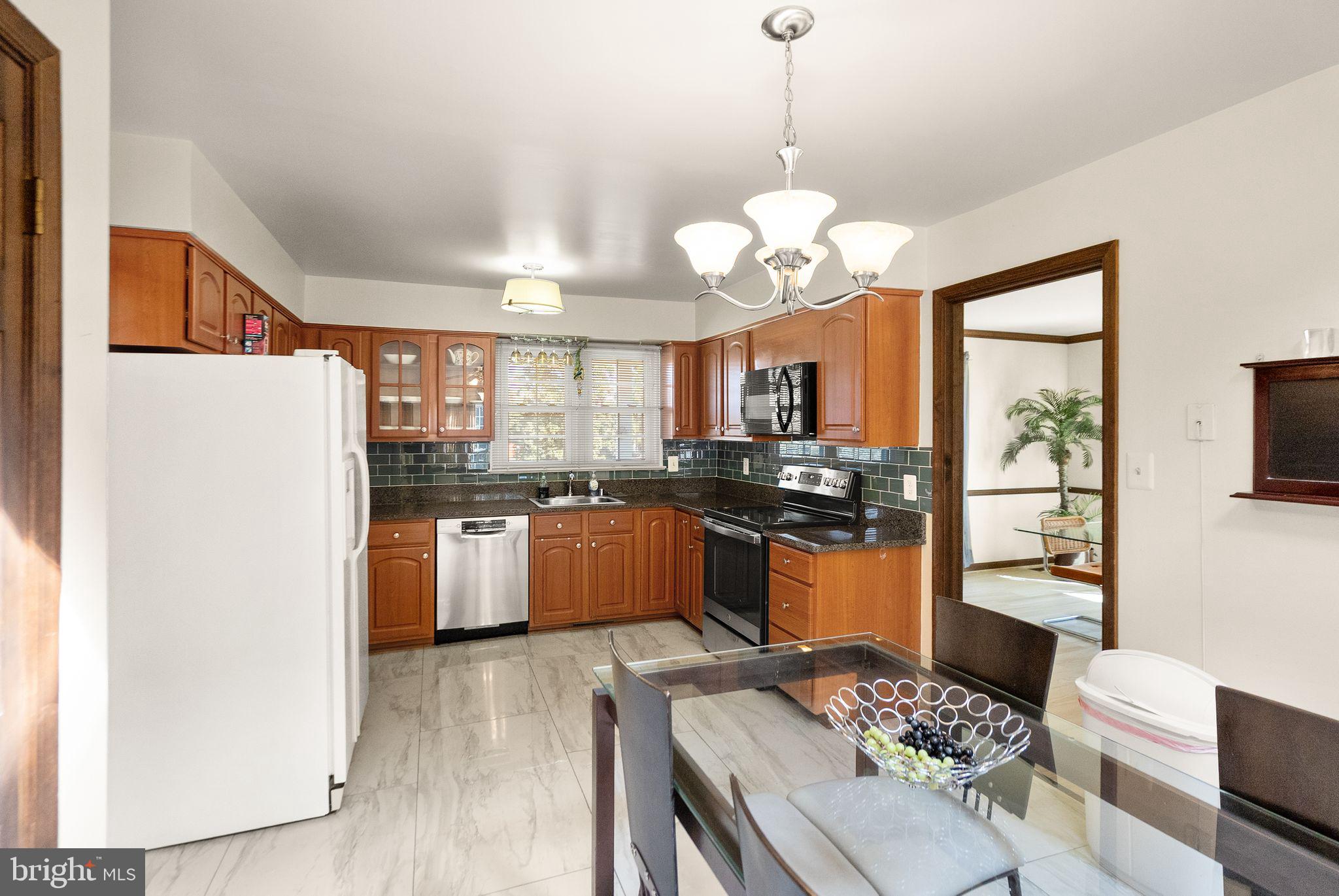 LAKE FAIRFAX PARK ESTATE - Residential