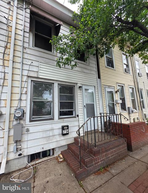 Townhouse For Rent - 714 Roebling Avenue<br/> TRENTON, NJ 08611