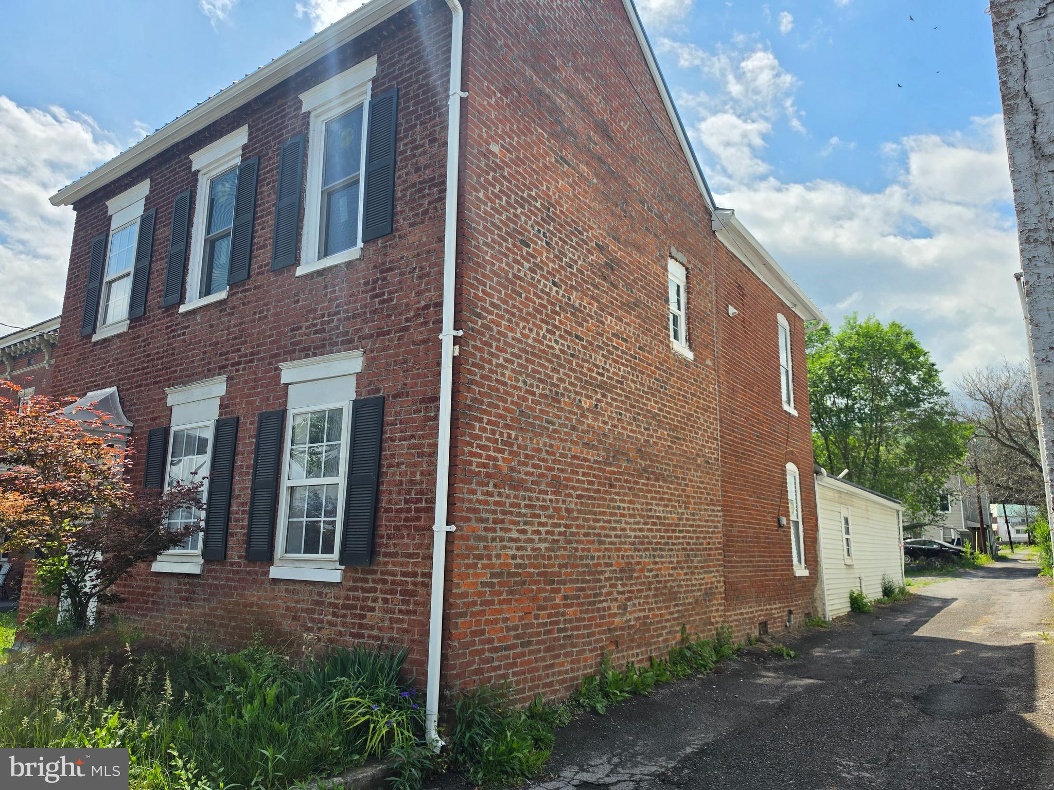 216 VALLEY STREET