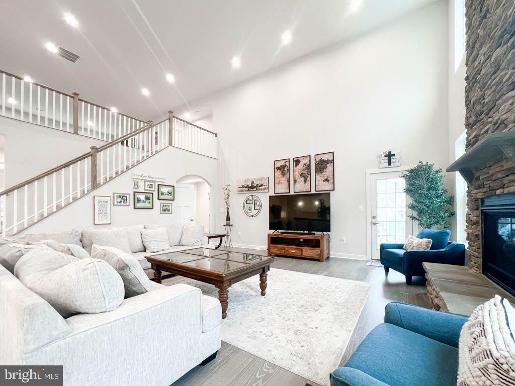 FAWN LAKE - Residential Lease