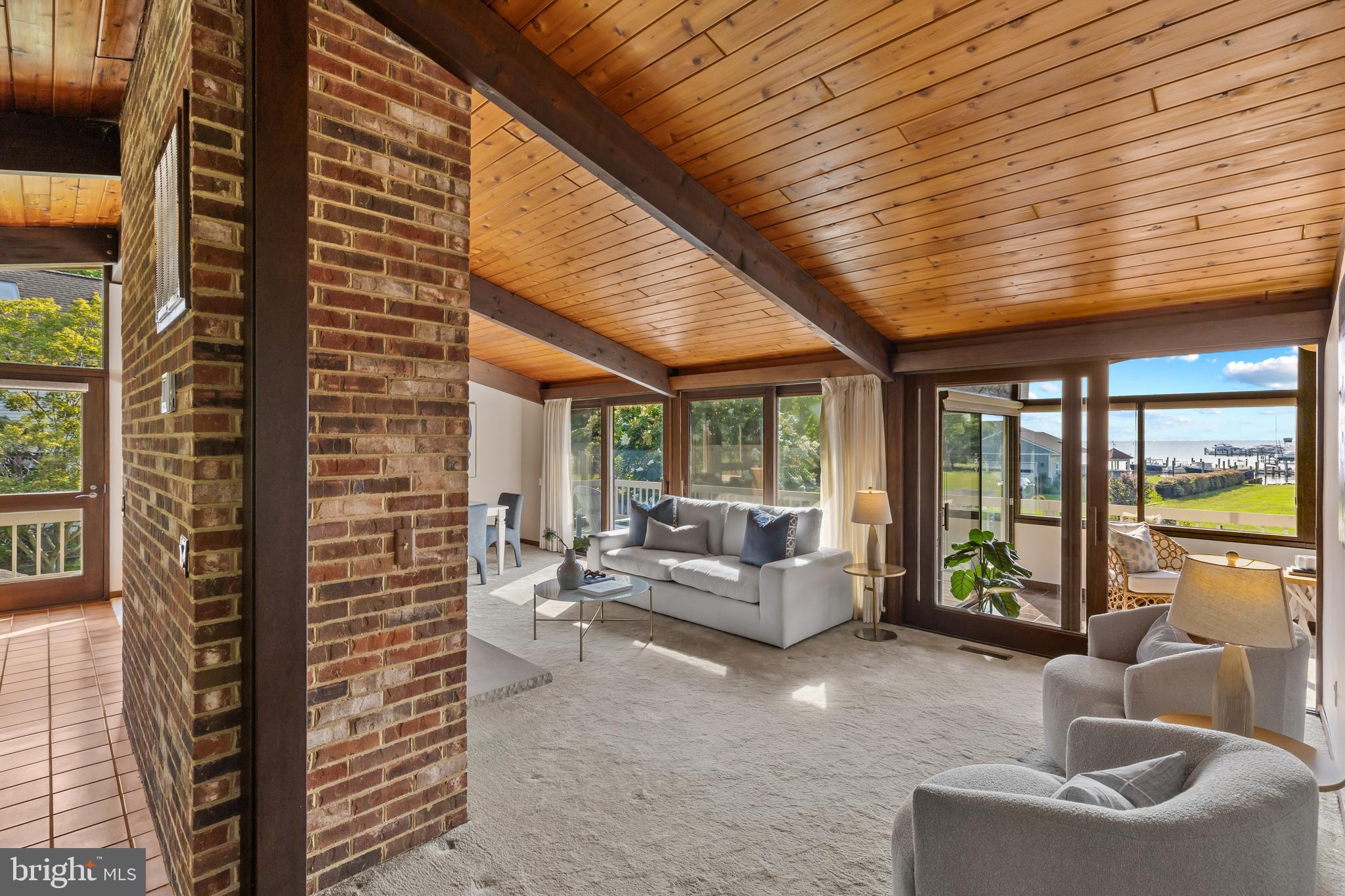 1527 GORDON COVE DRIVE