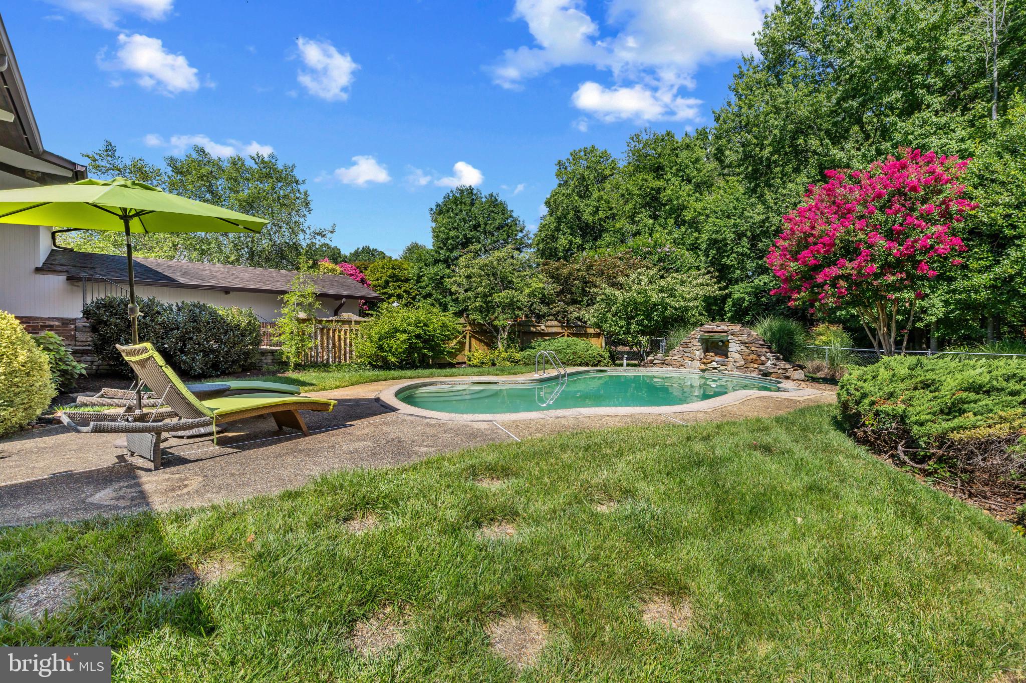 1527 GORDON COVE DRIVE