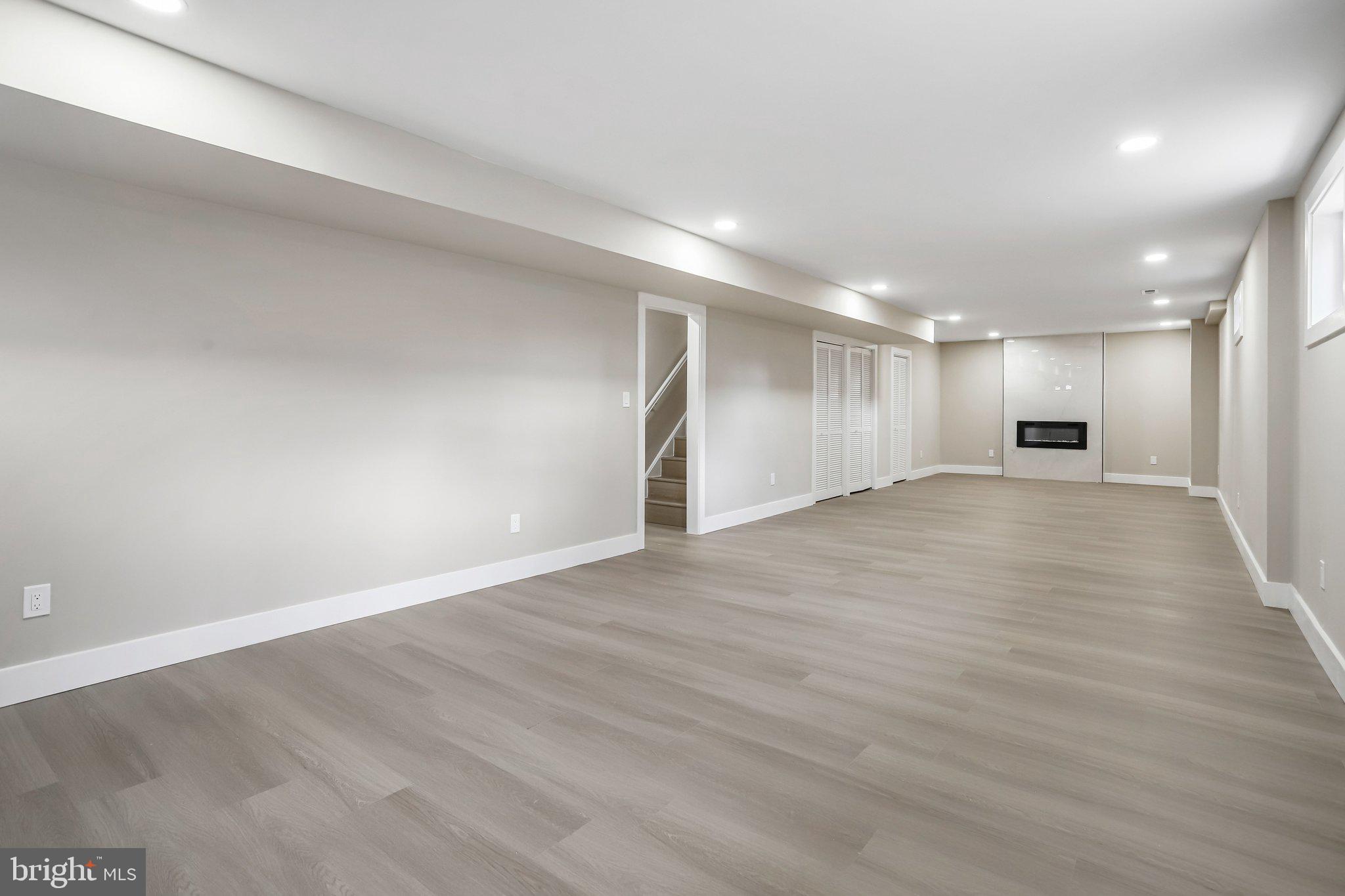 MANOR WOODS - Residential