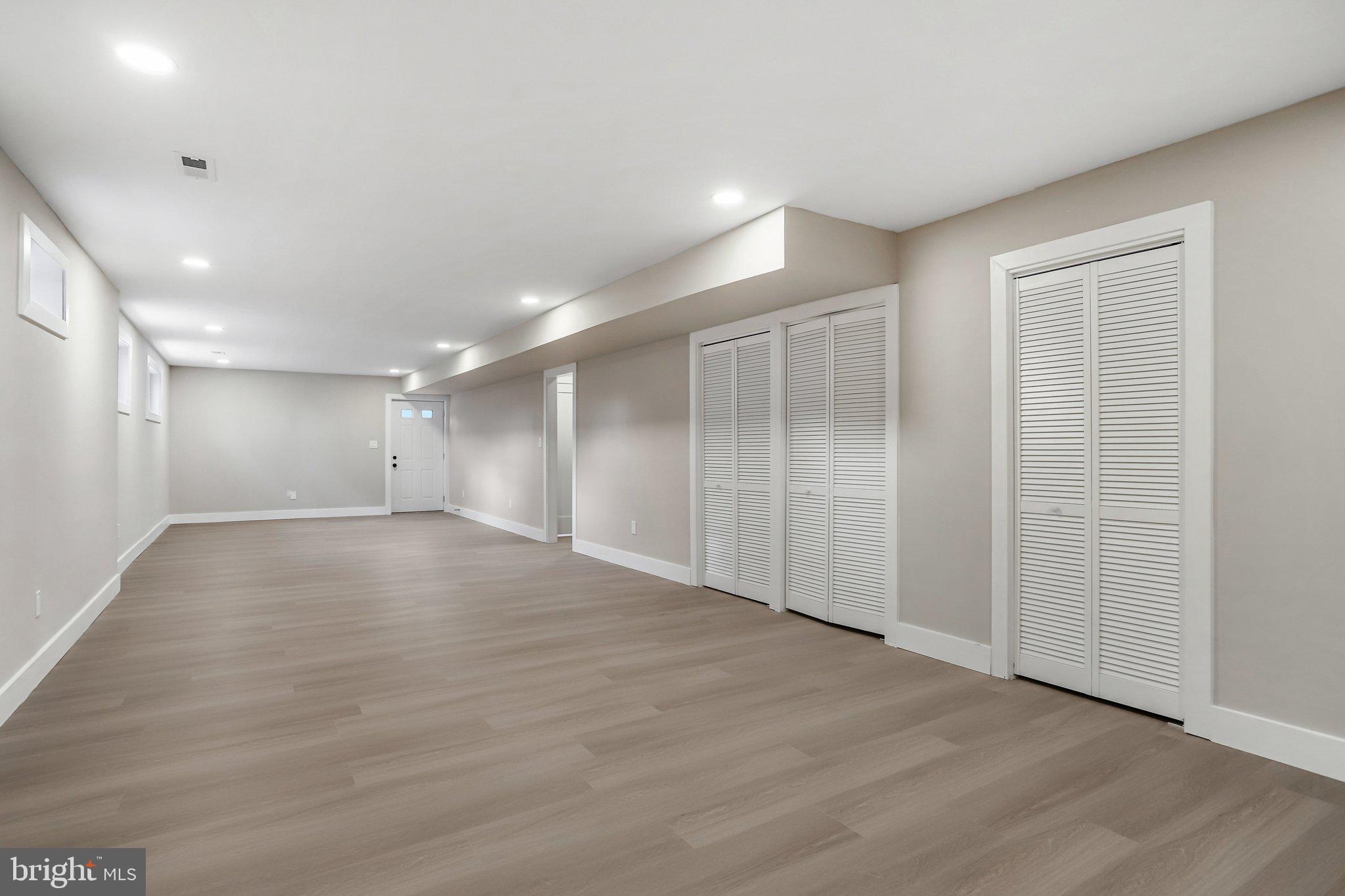 MANOR WOODS - Residential