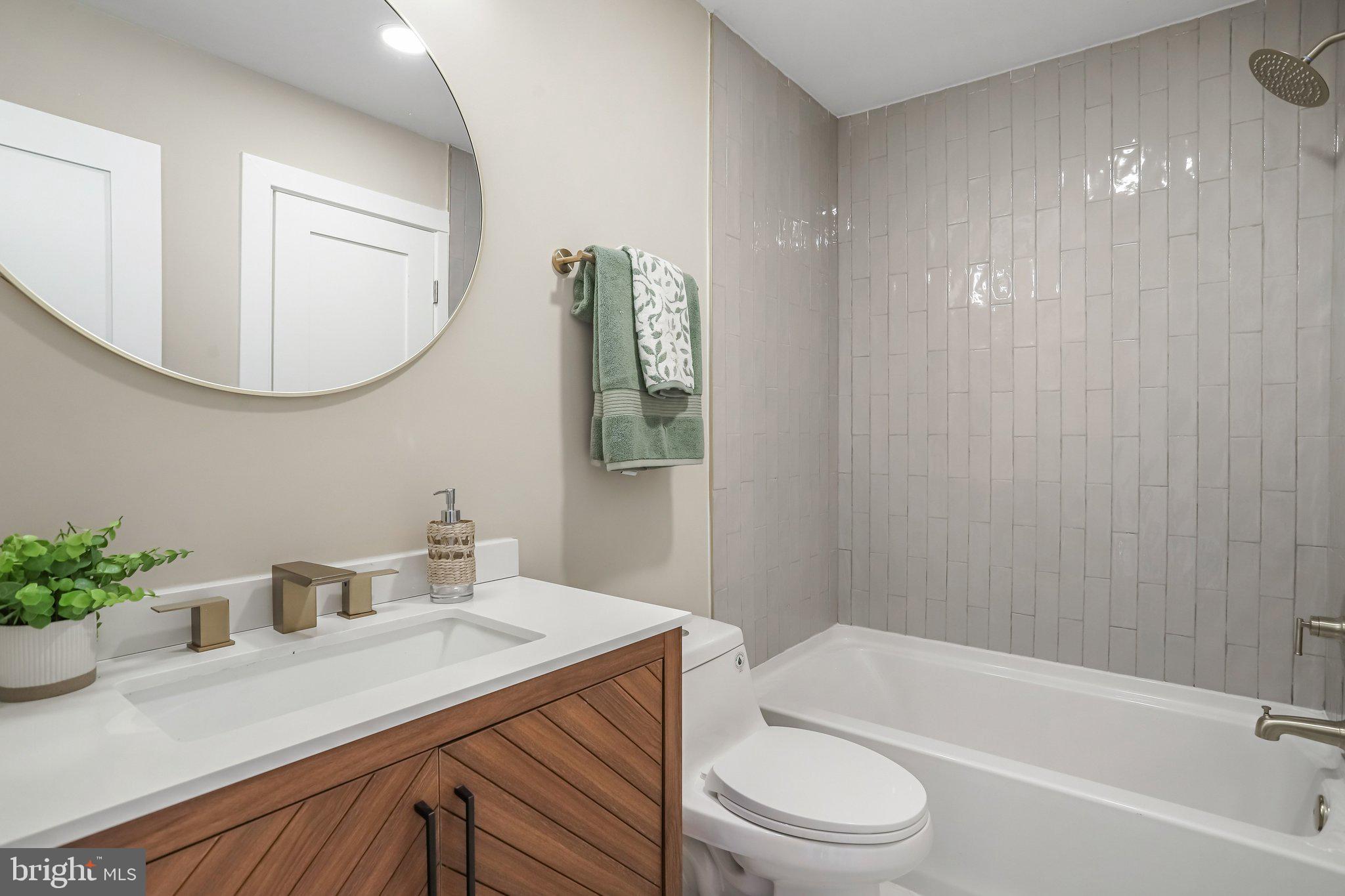 MANOR WOODS - Residential