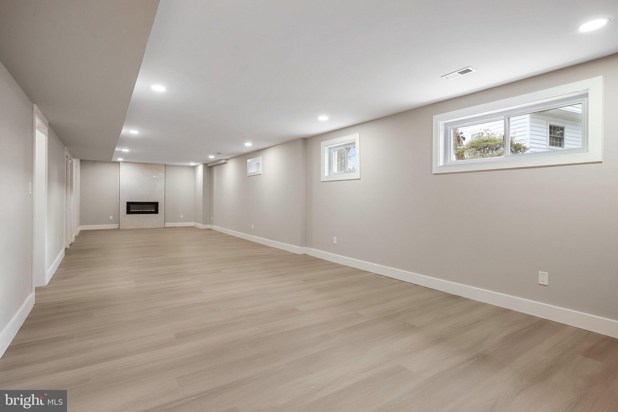 MANOR WOODS - Residential