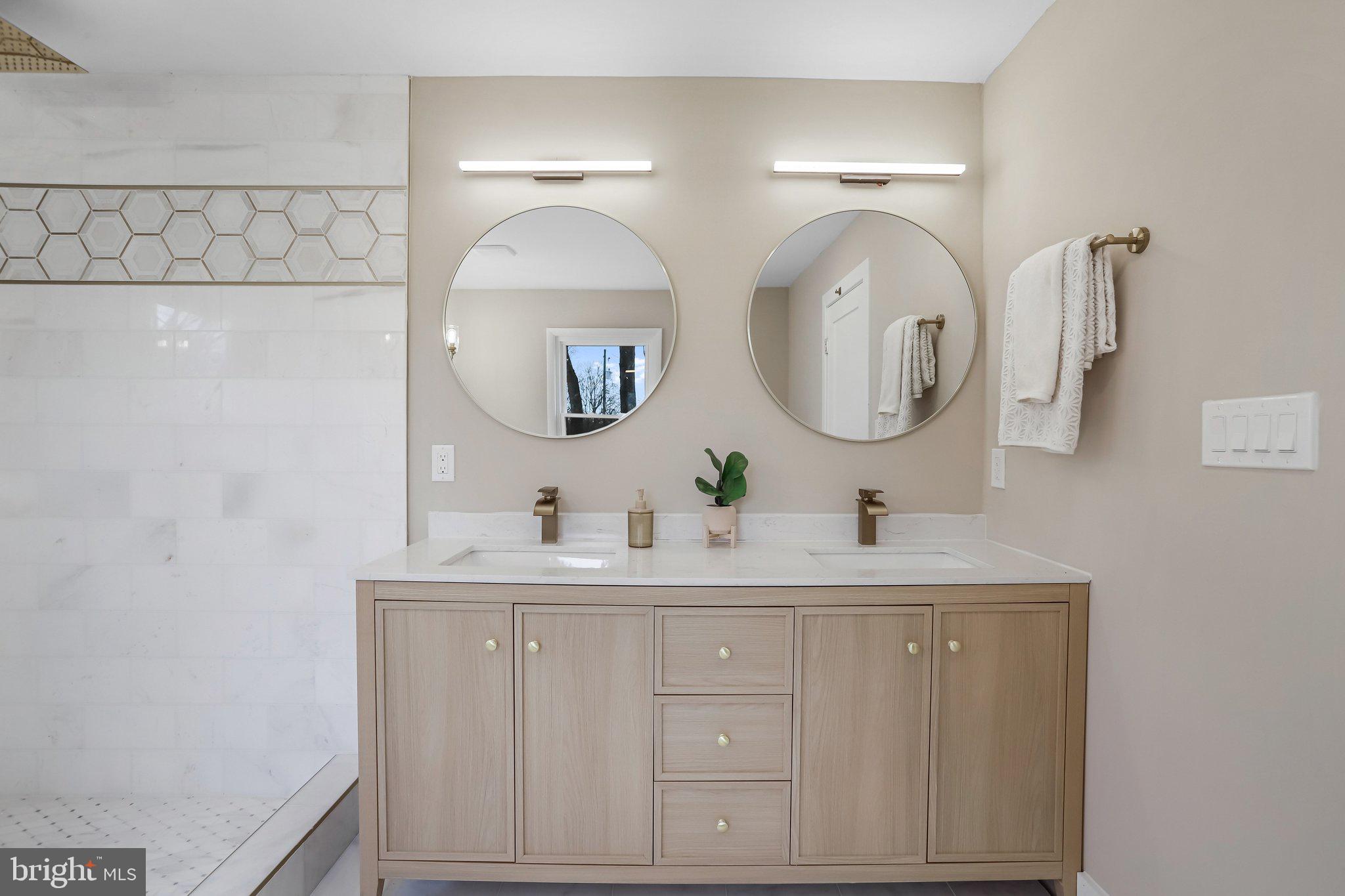 MANOR WOODS - Residential