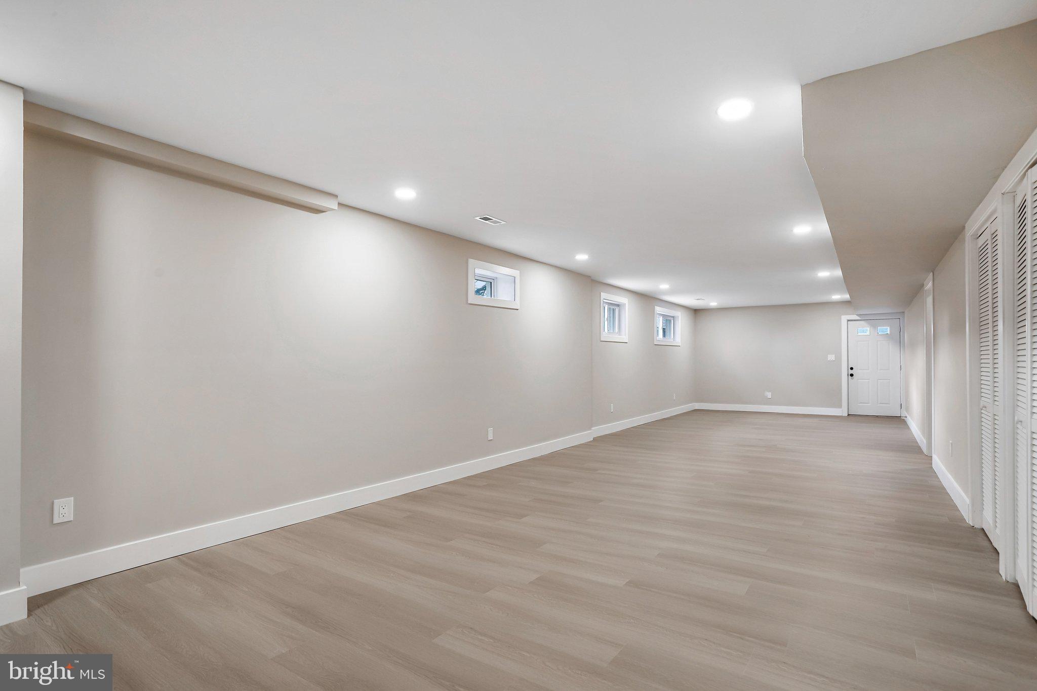 MANOR WOODS - Residential