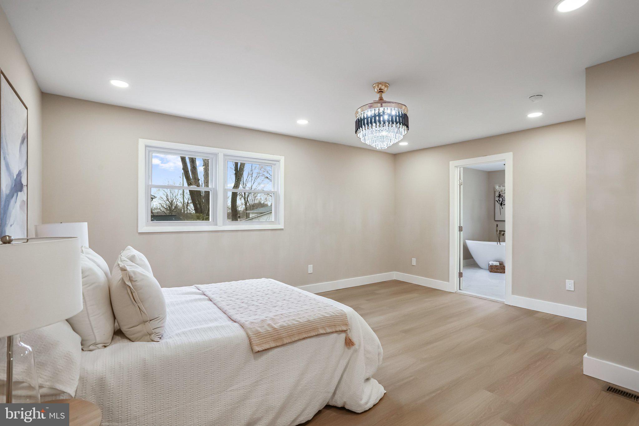 MANOR WOODS - Residential