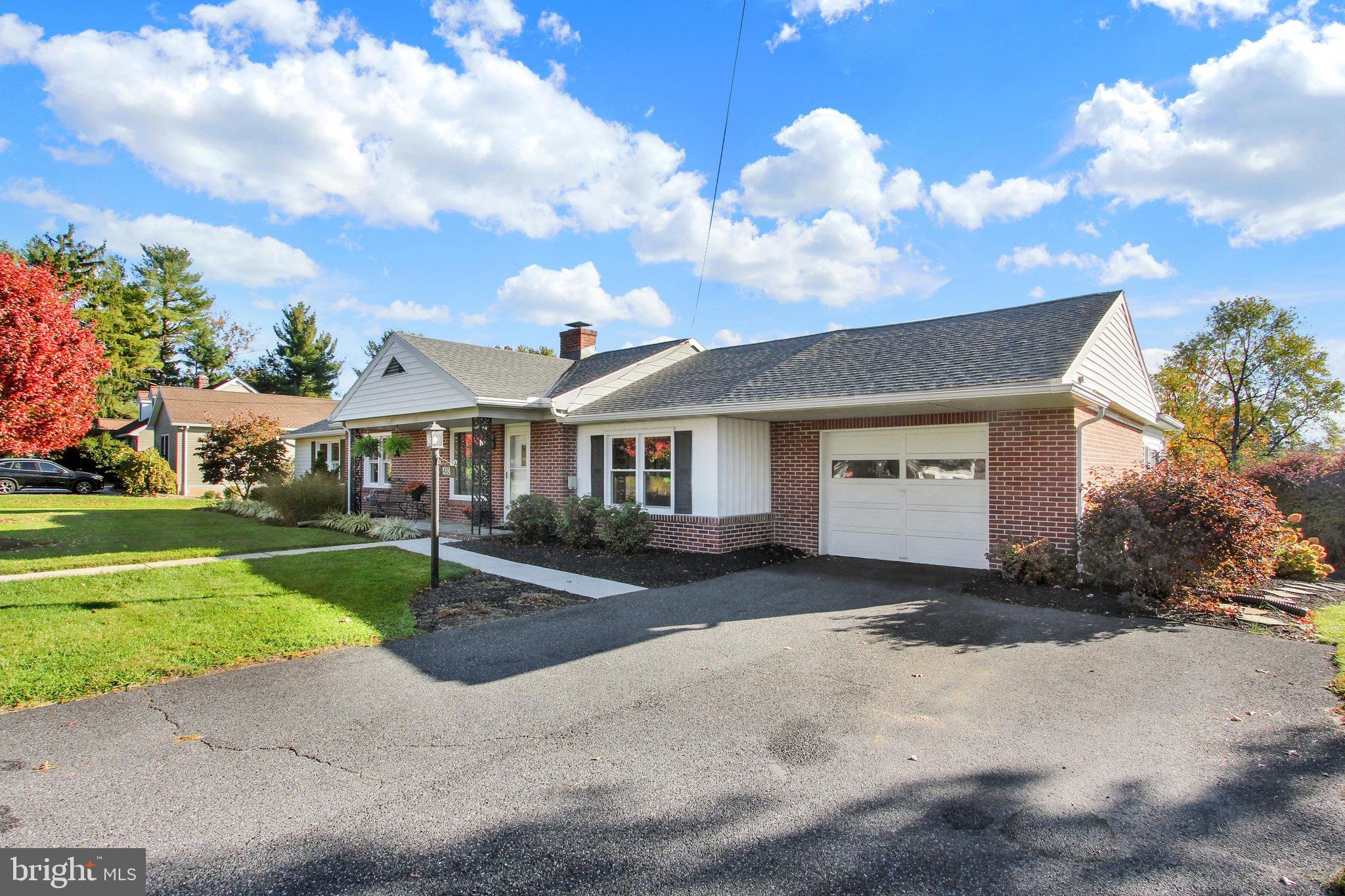 40 WINDBRIAR LANE