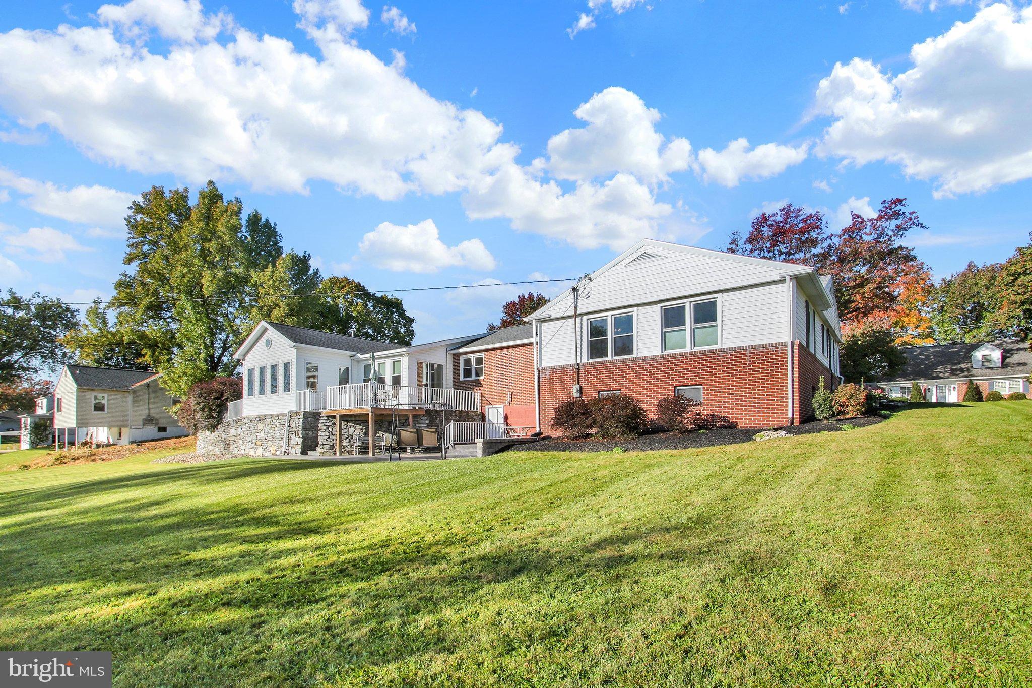40 WINDBRIAR LANE