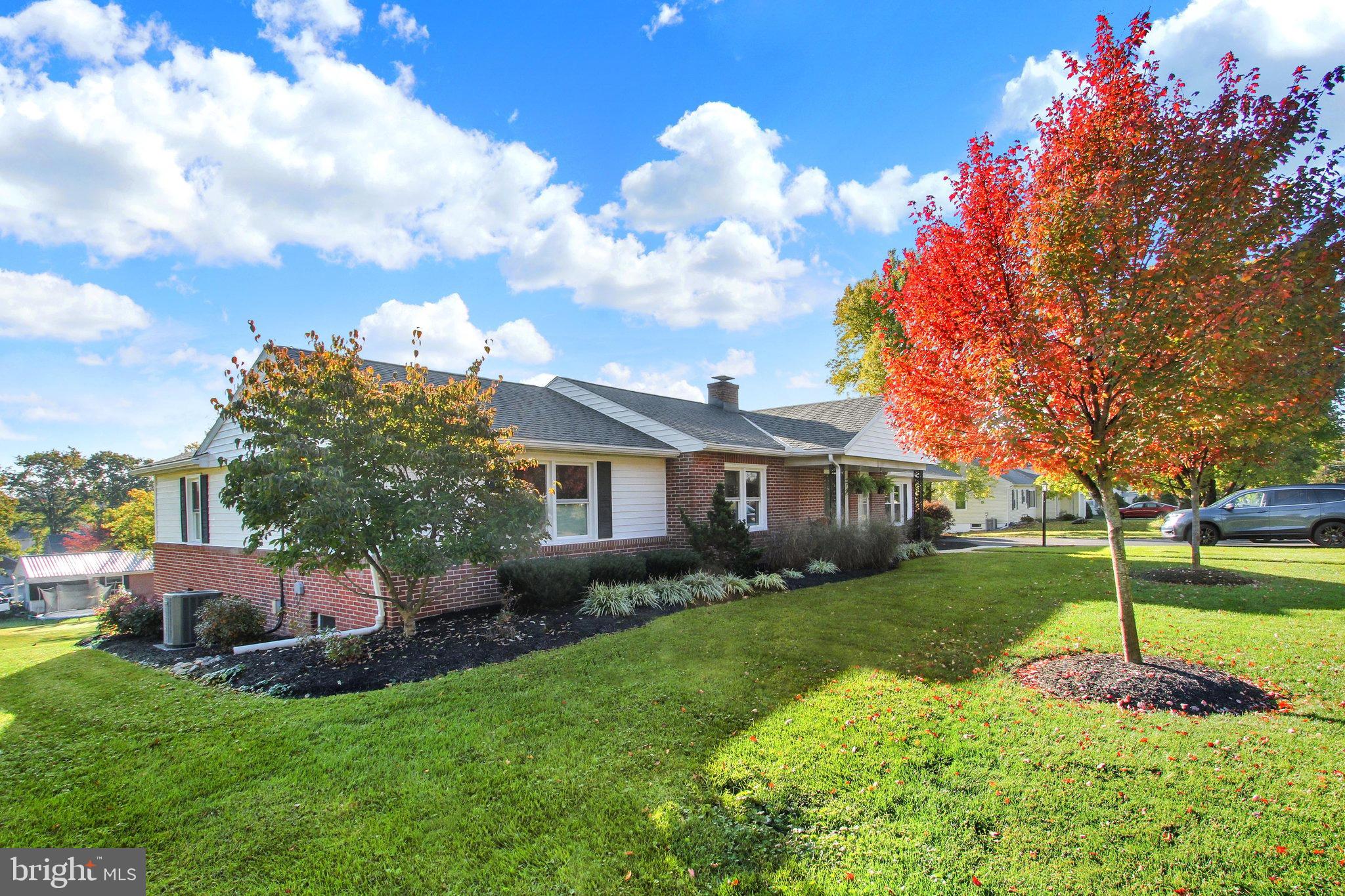 40 WINDBRIAR LANE