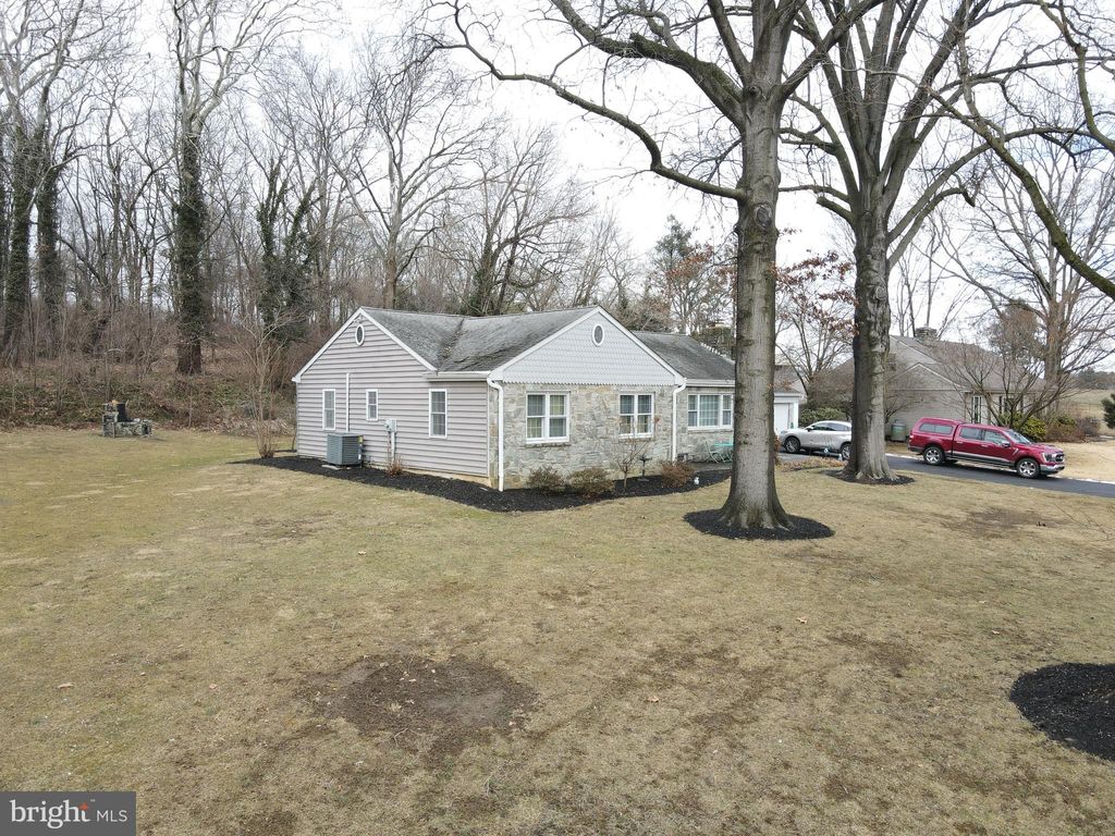 Photo of 3045 W Meadowview Drive W, GORDONVILLE, PA 17529 (MLS # PALA2065368)