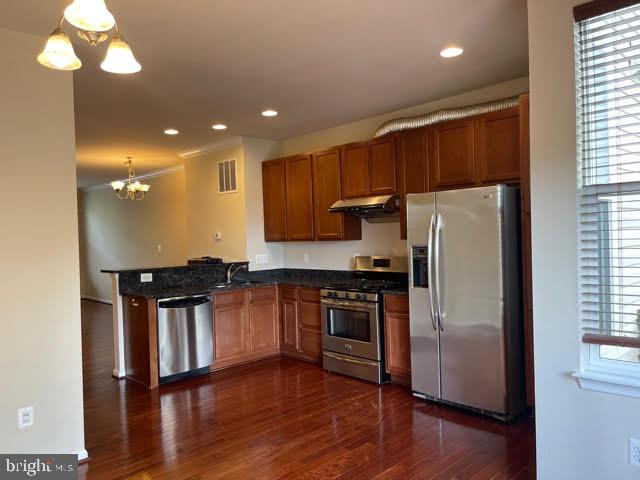 RIVER OAKS-BROOKFIELD CO - Residential Lease