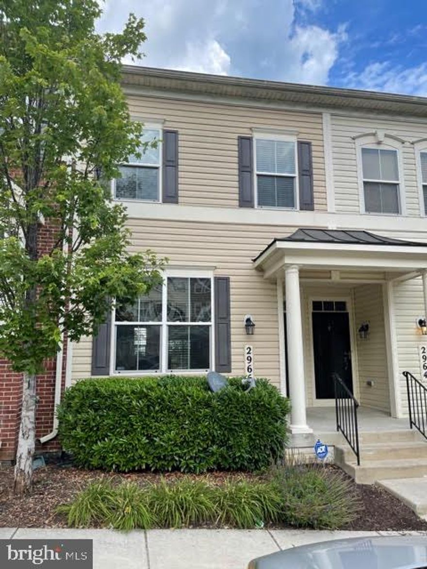 Lovely 3 bedroom townhouse, 3 full baths and 1 half bath.  Close to Commuter Lots and I-95. This cute townhome is close to great places like the Neabsco Boardwalk and Stonebridge Shopping Centre! Just a quick drive and you can visit Leesylvania State Park or the Marine Corps Museum!  ( PLEASE APPLY ONLINE ON MO WILSON PROPERTIES WEBSITE)
