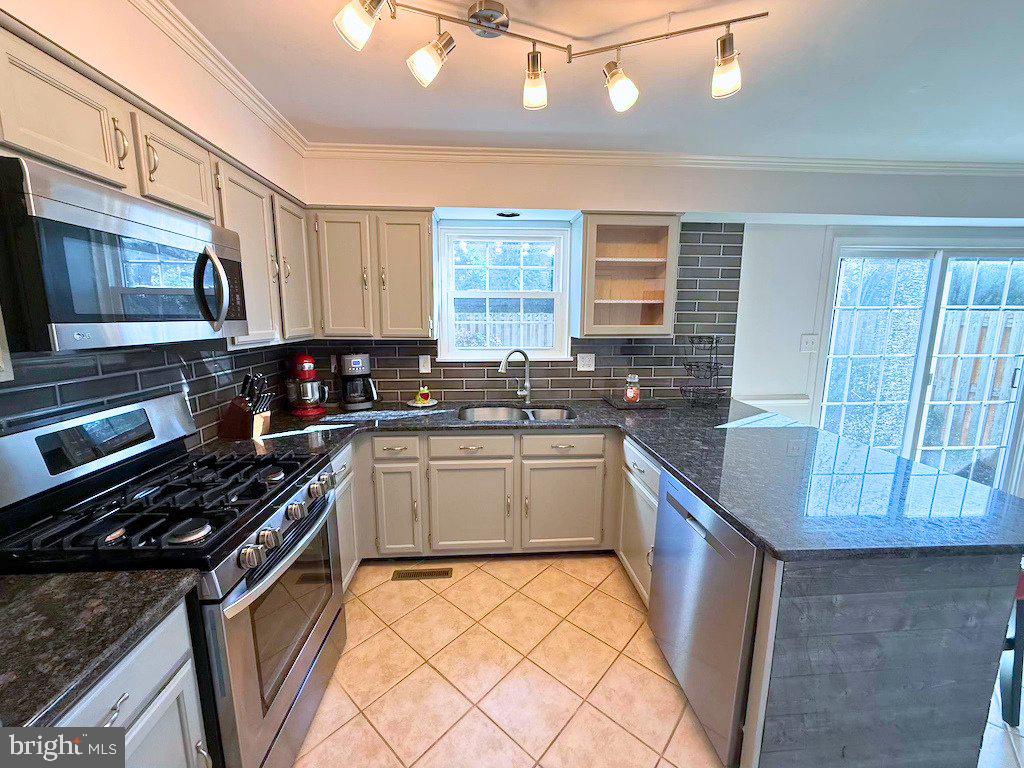 6113 SPRING KNOLL DRIVE