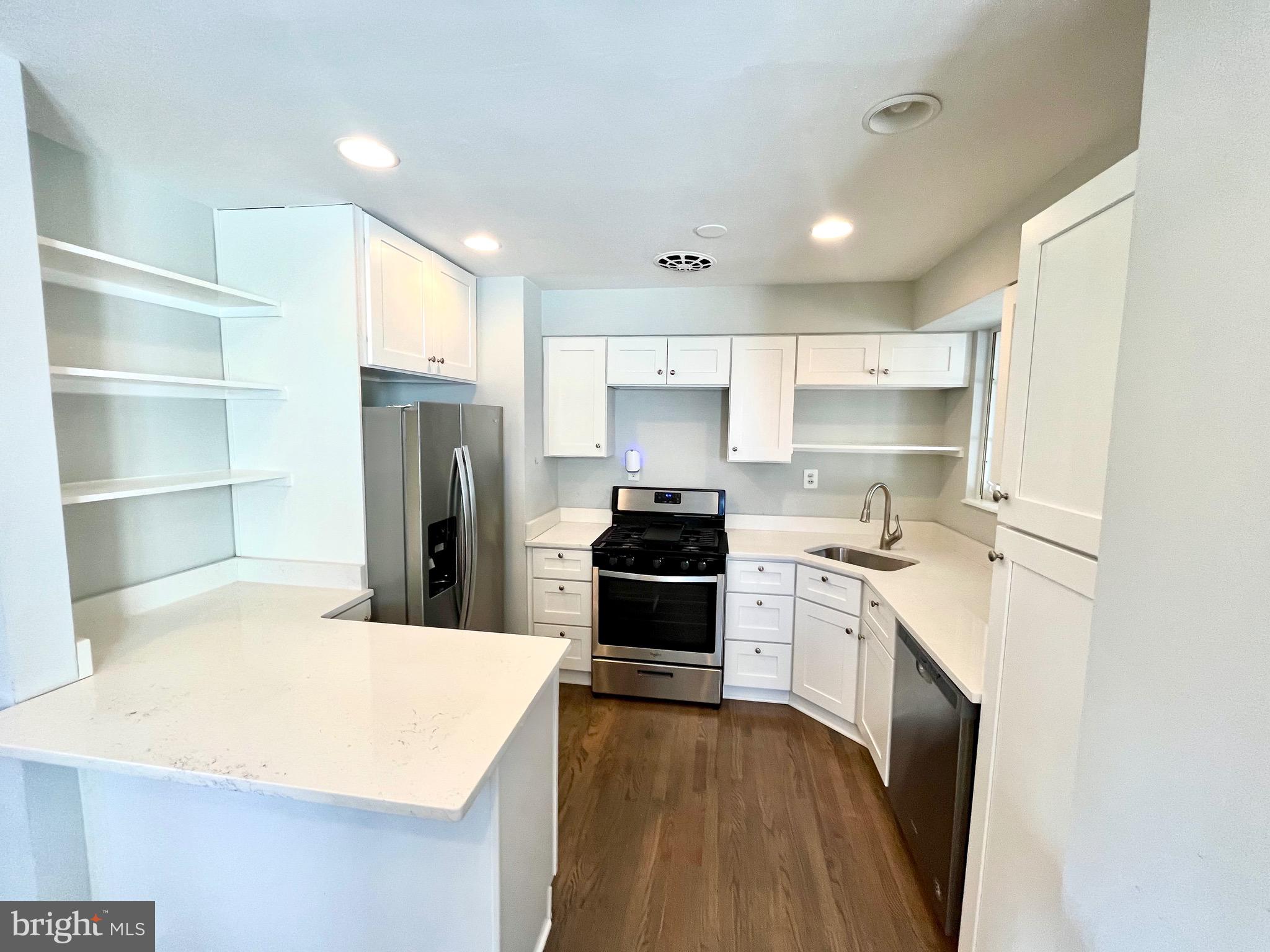 COLUMBIA FOREST - Residential Lease