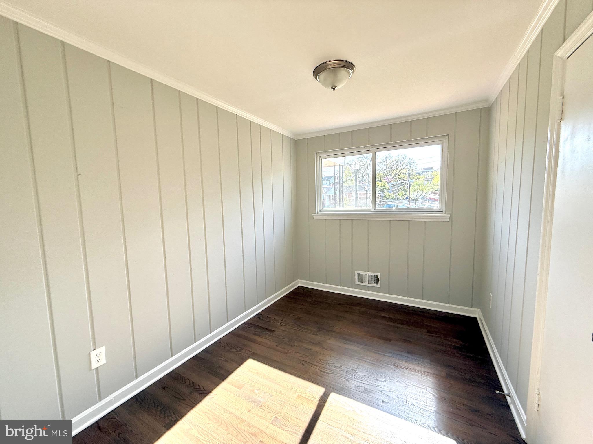 COLUMBIA FOREST - Residential Lease