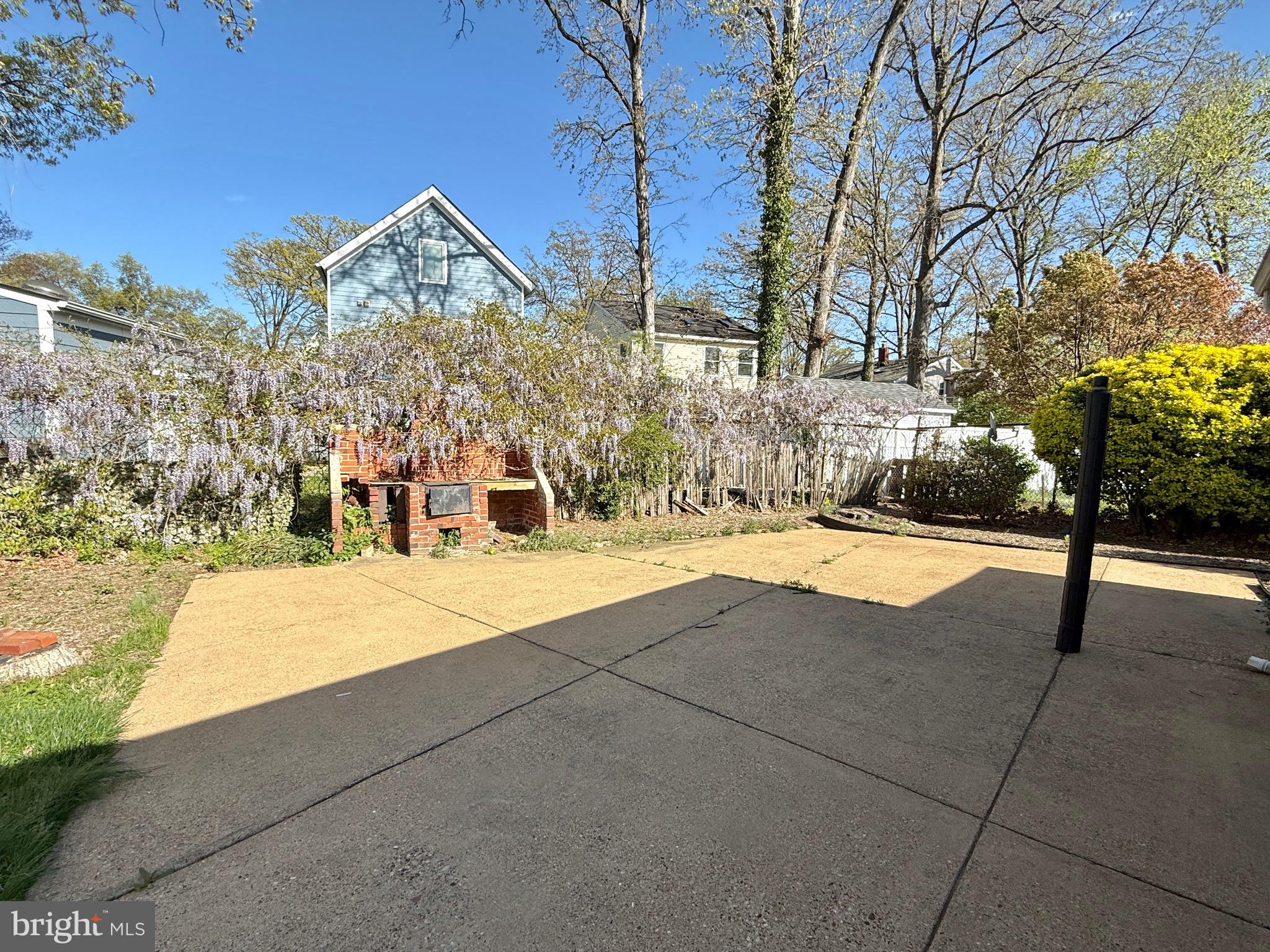 COLUMBIA FOREST - Residential Lease