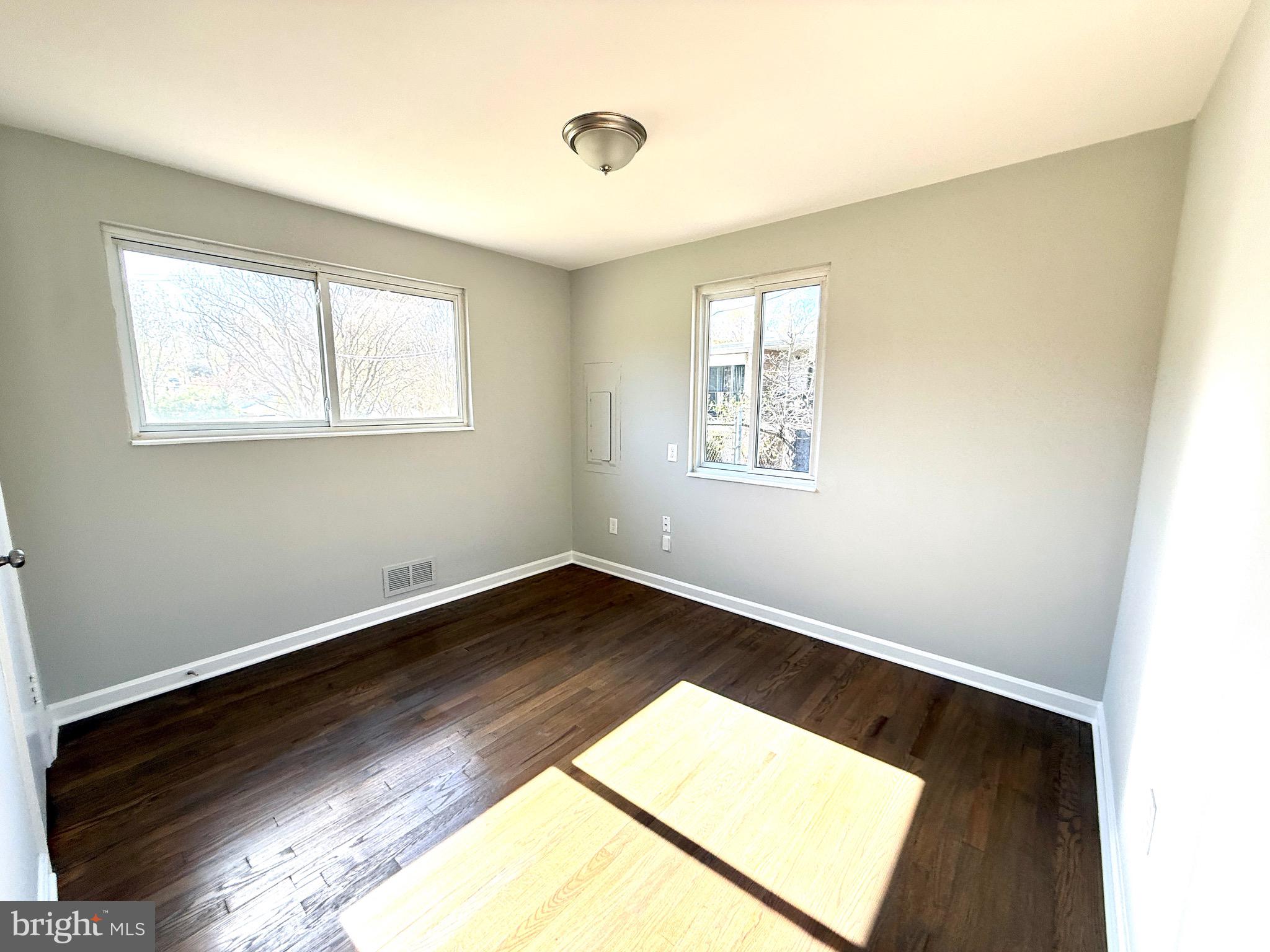 COLUMBIA FOREST - Residential Lease