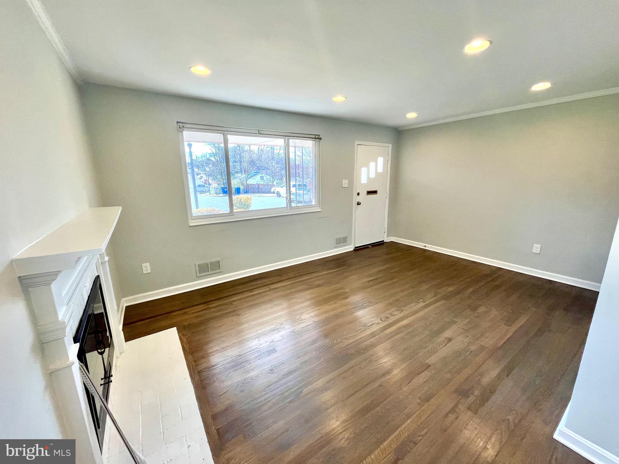 COLUMBIA FOREST - Residential Lease