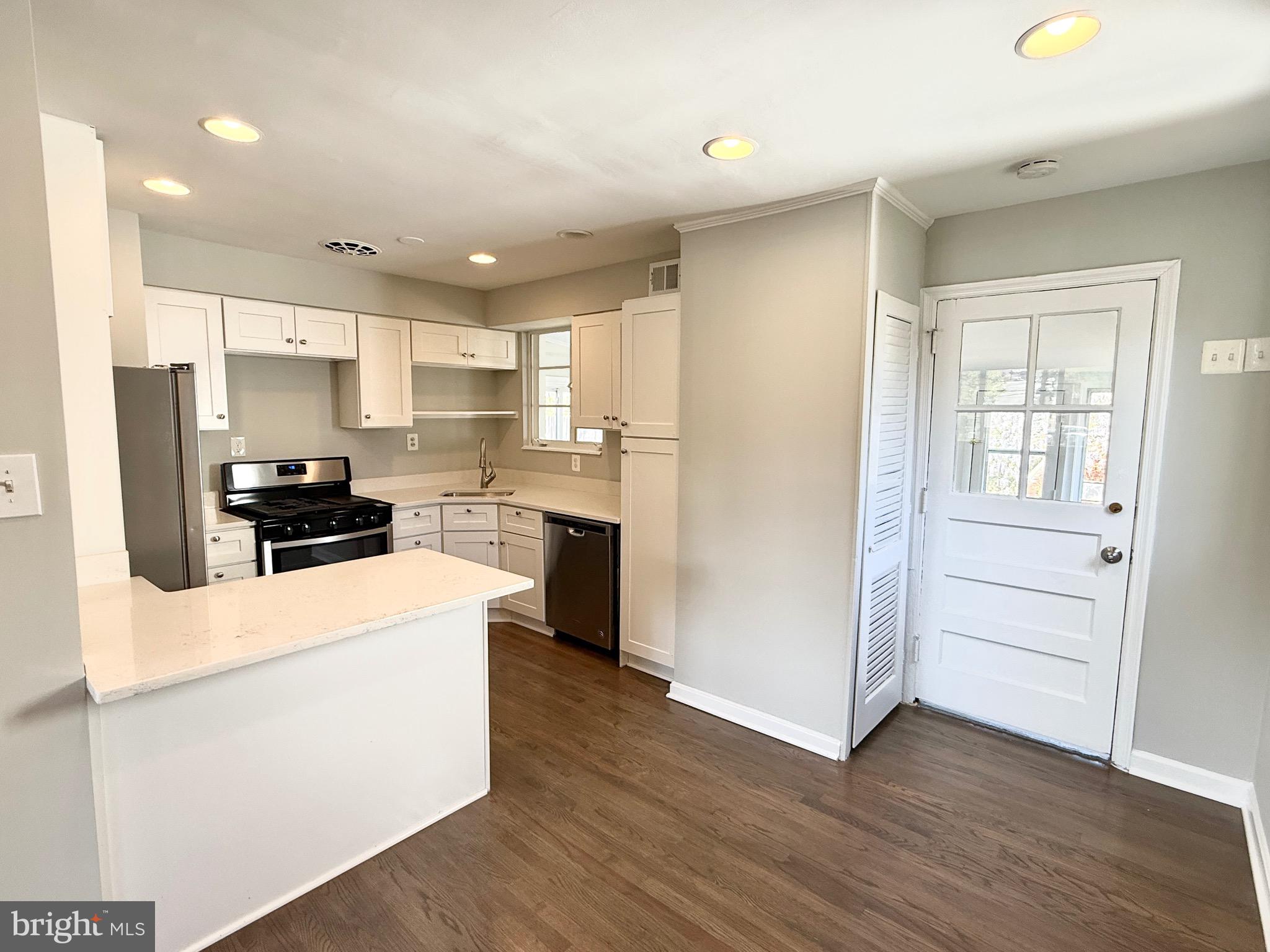 COLUMBIA FOREST - Residential Lease