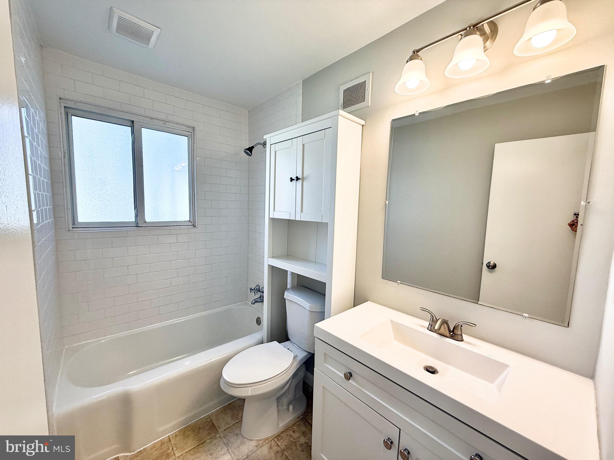 COLUMBIA FOREST - Residential Lease