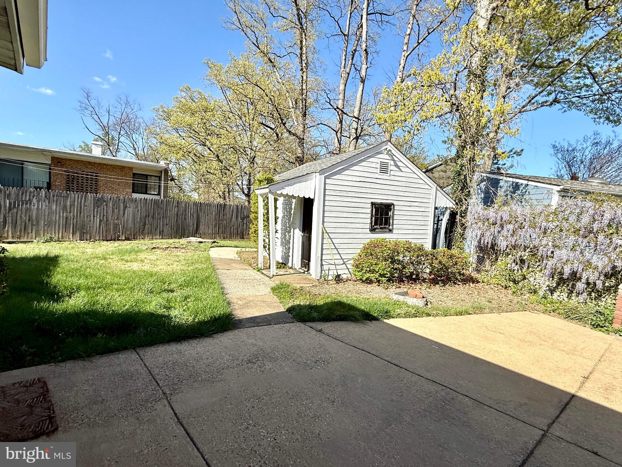 COLUMBIA FOREST - Residential Lease