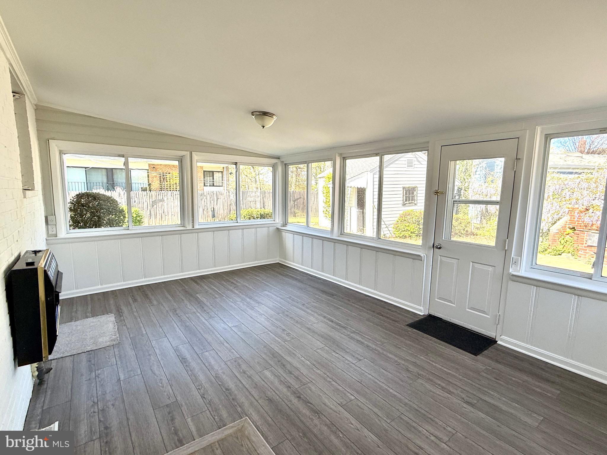 COLUMBIA FOREST - Residential Lease