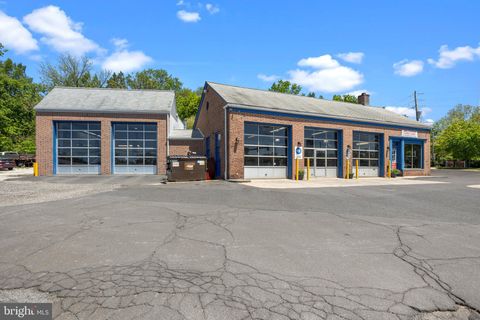 2304 HUNTINGDON PIKE HUNTINGDON VALLEY PA 19006