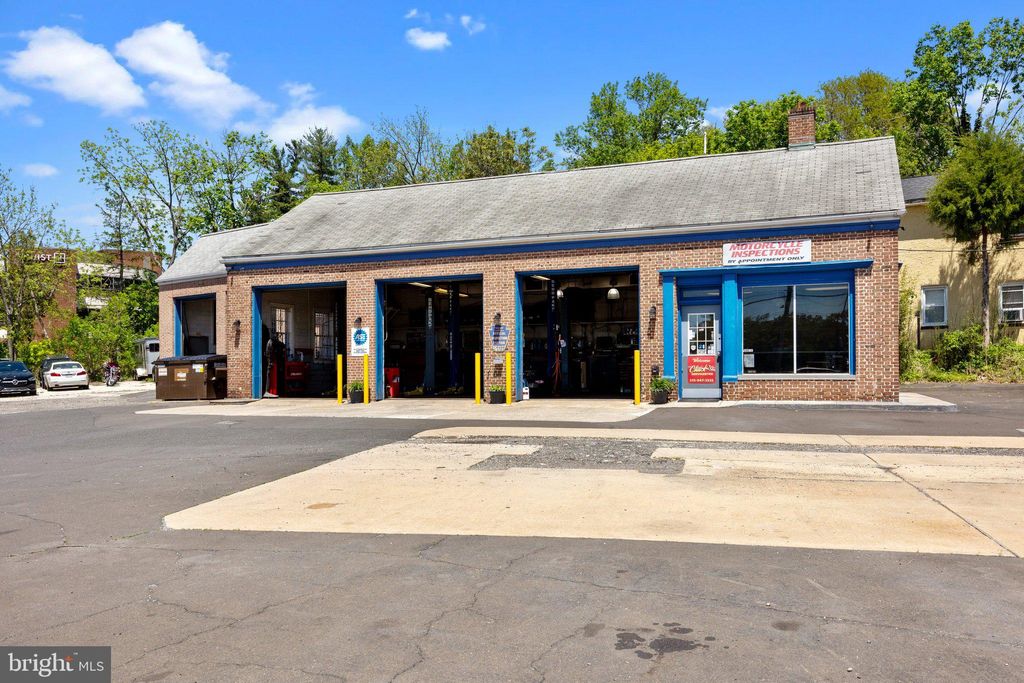 Photo of 2304 Huntingdon Pike, HUNTINGDON VALLEY, PA 19006 (MLS # PAMC2140050)