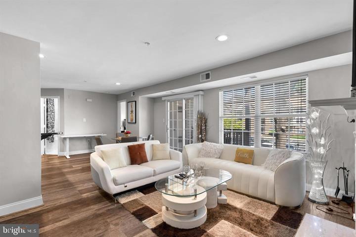 LAKE POINTE CONDOMINIUMS - Residential Lease