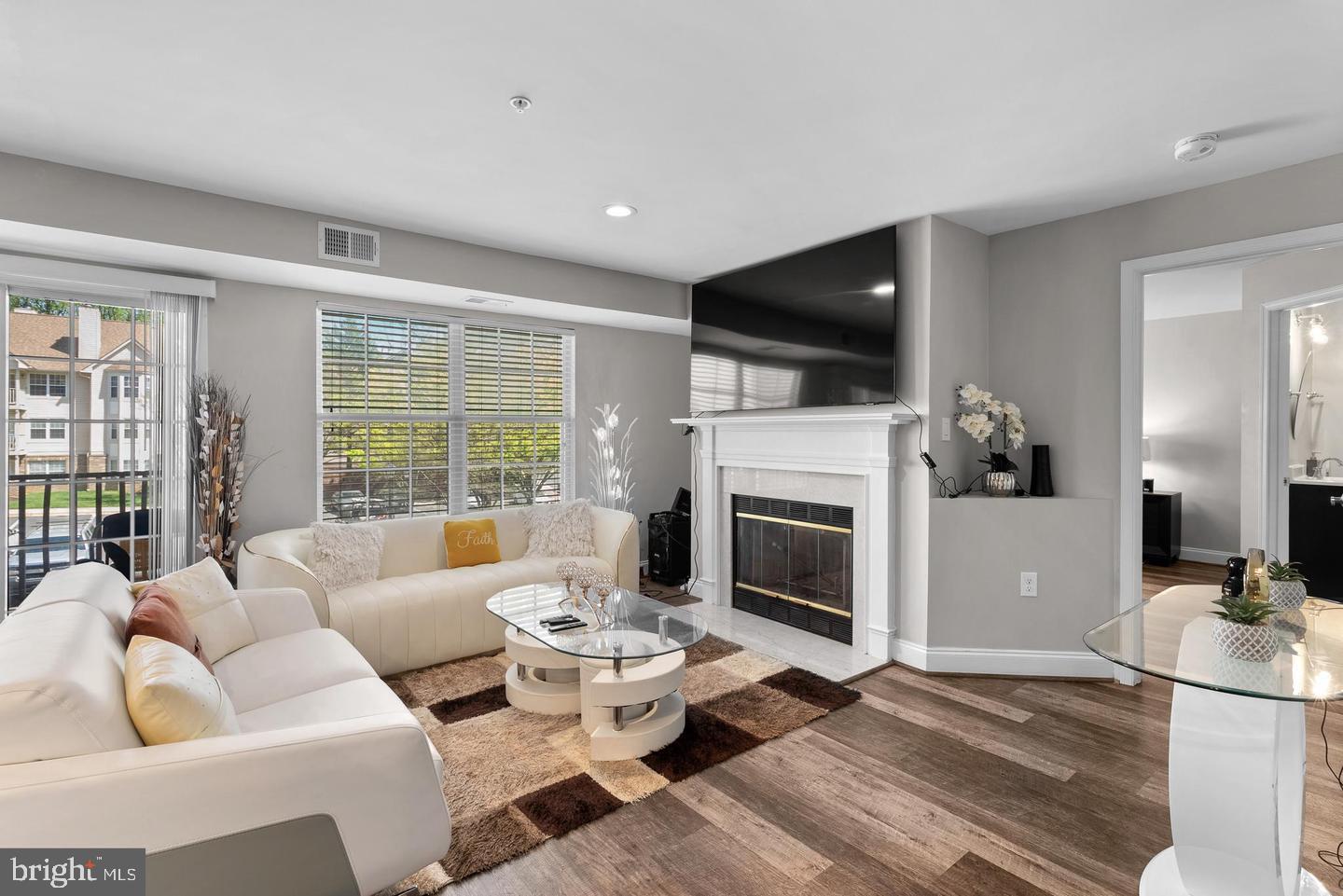 LAKE POINTE CONDOMINIUMS - Residential Lease