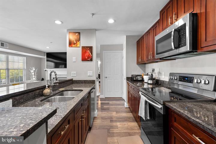 LAKE POINTE CONDOMINIUMS - Residential Lease