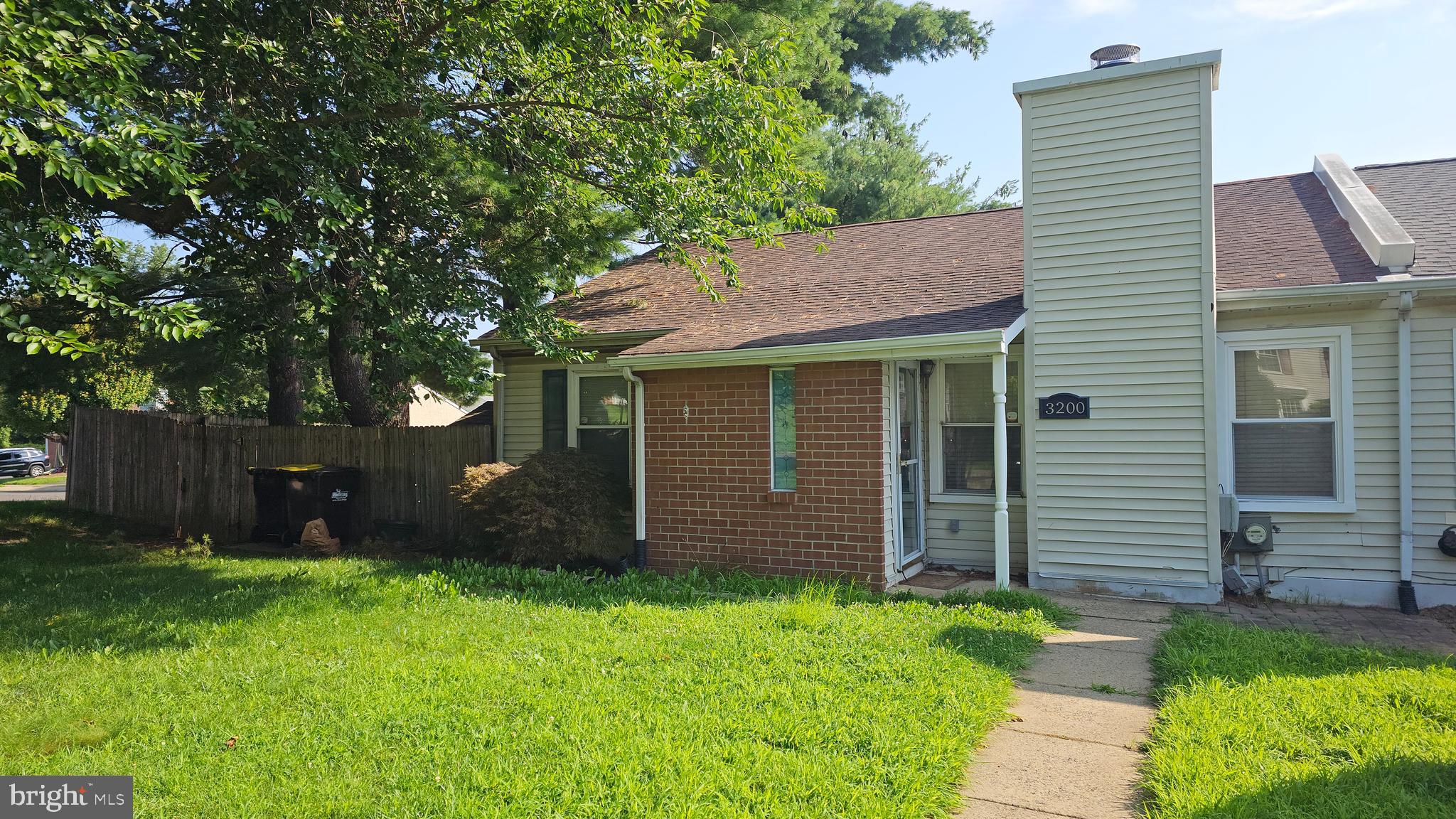 3200 ELLINGTON COURT