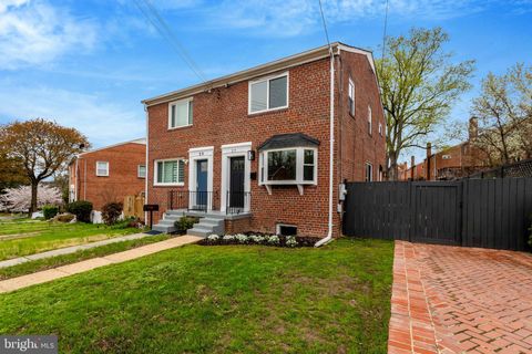 Townhouse For Sale - 27 S French Street<br/> Alexandria City County, ALEXANDRIA, VA 22304