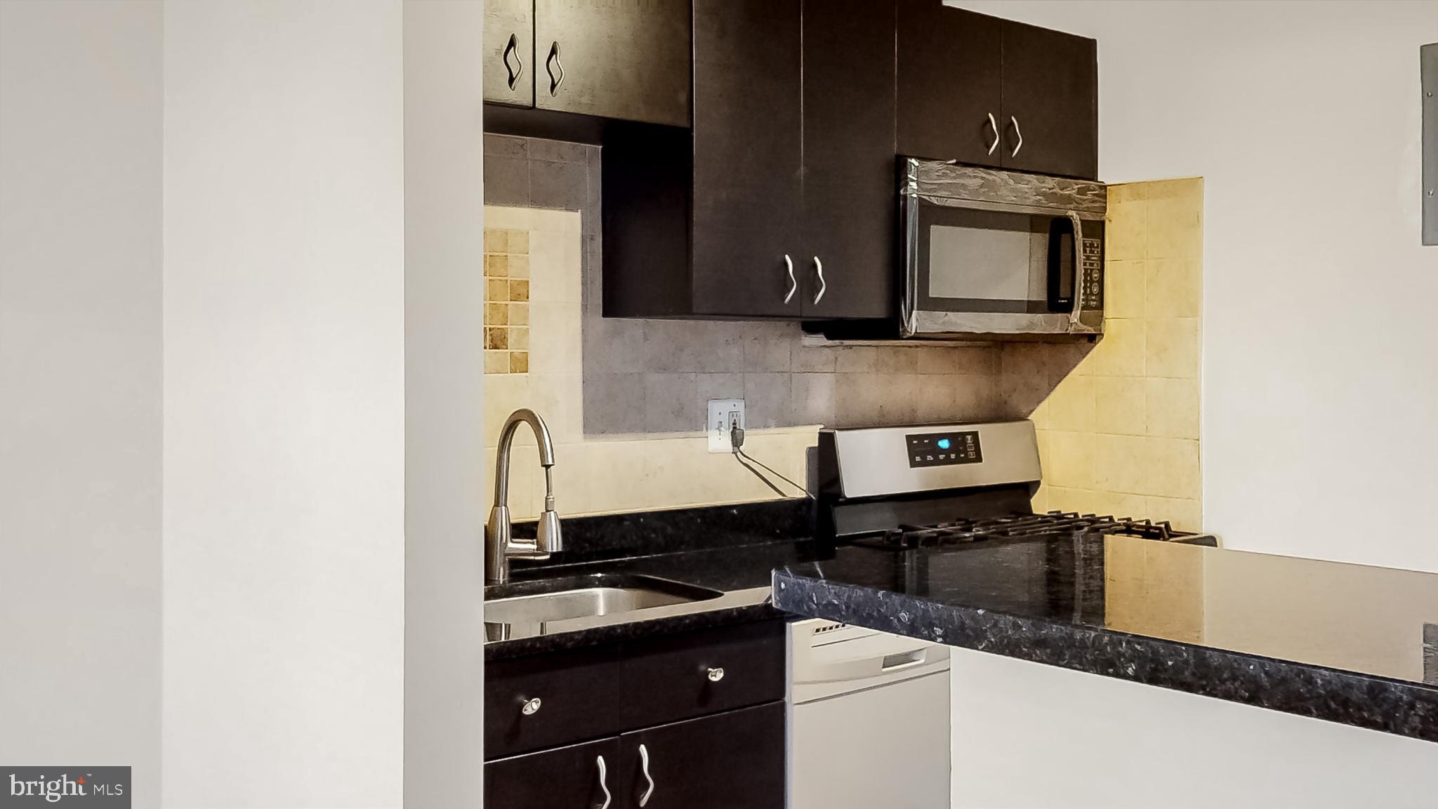 MARLOW TOWERS CONDOMINIUMS - Residential