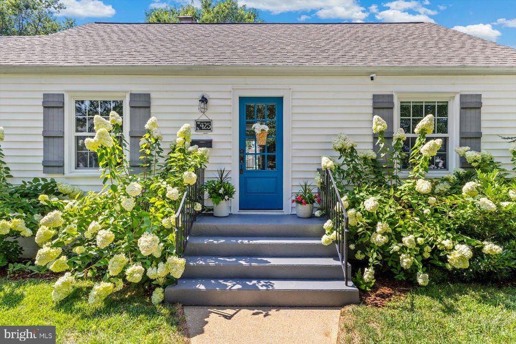 Photo of 425 Woodford Street, FREDERICKSBURG, VA 22401 (MLS # VAFB2009148)